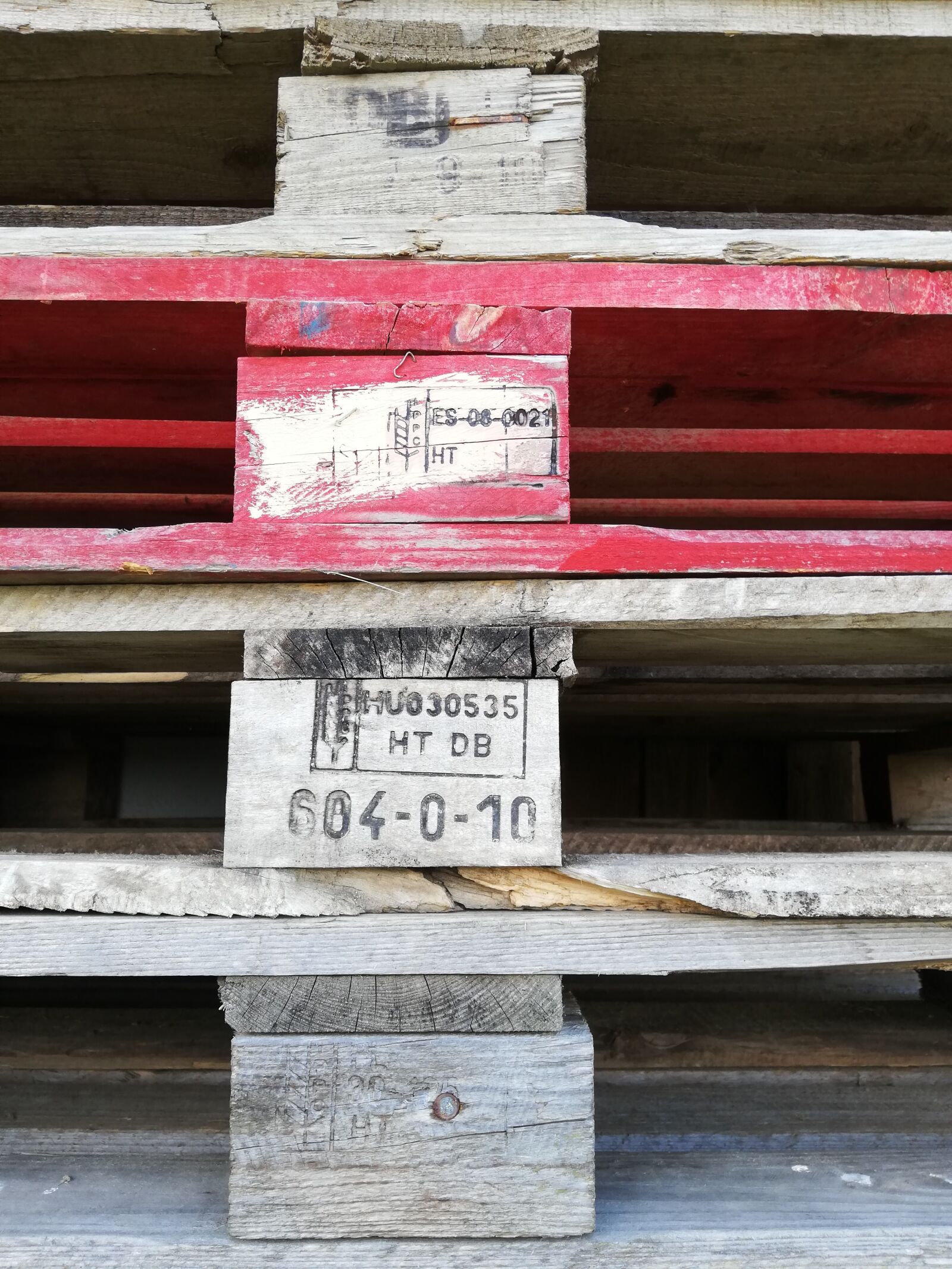 HUAWEI P20 lite sample photo. Pallets, wood, red photography