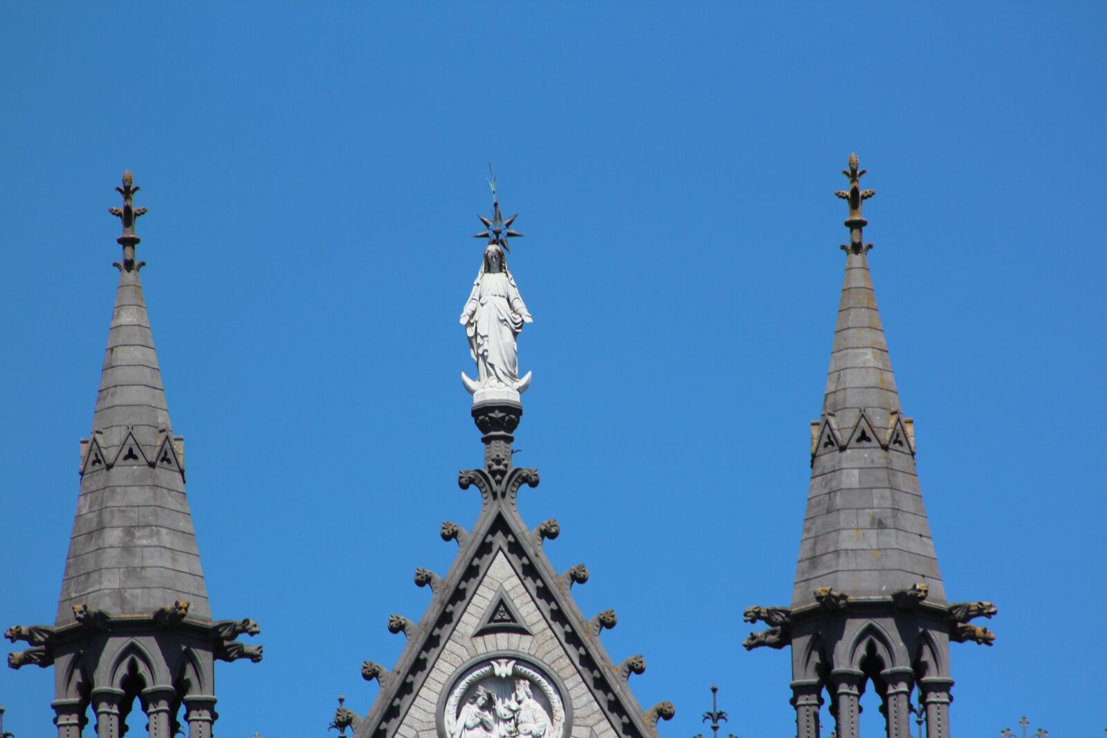 Canon EF75-300mm f/4-5.6 sample photo. Towers, building, architecture photography