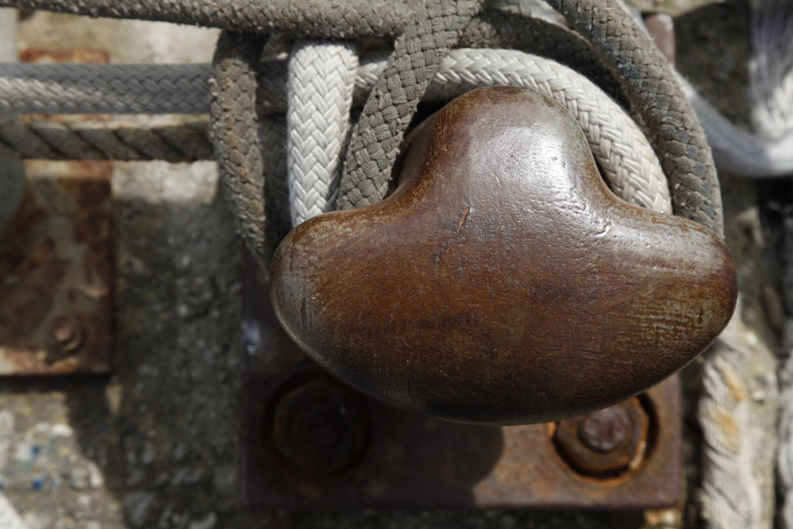 Canon EOS 5D Mark II sample photo. Rust, sea, old photography