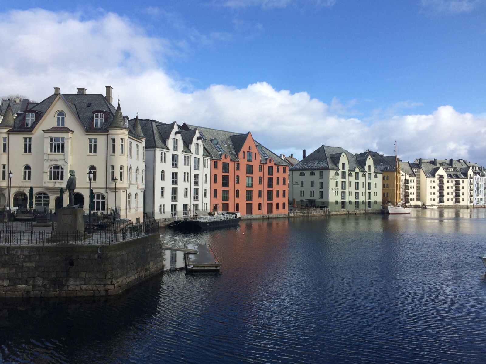 iPhone 5s back camera 4.15mm f/2.2 sample photo. Alesund, norway photography