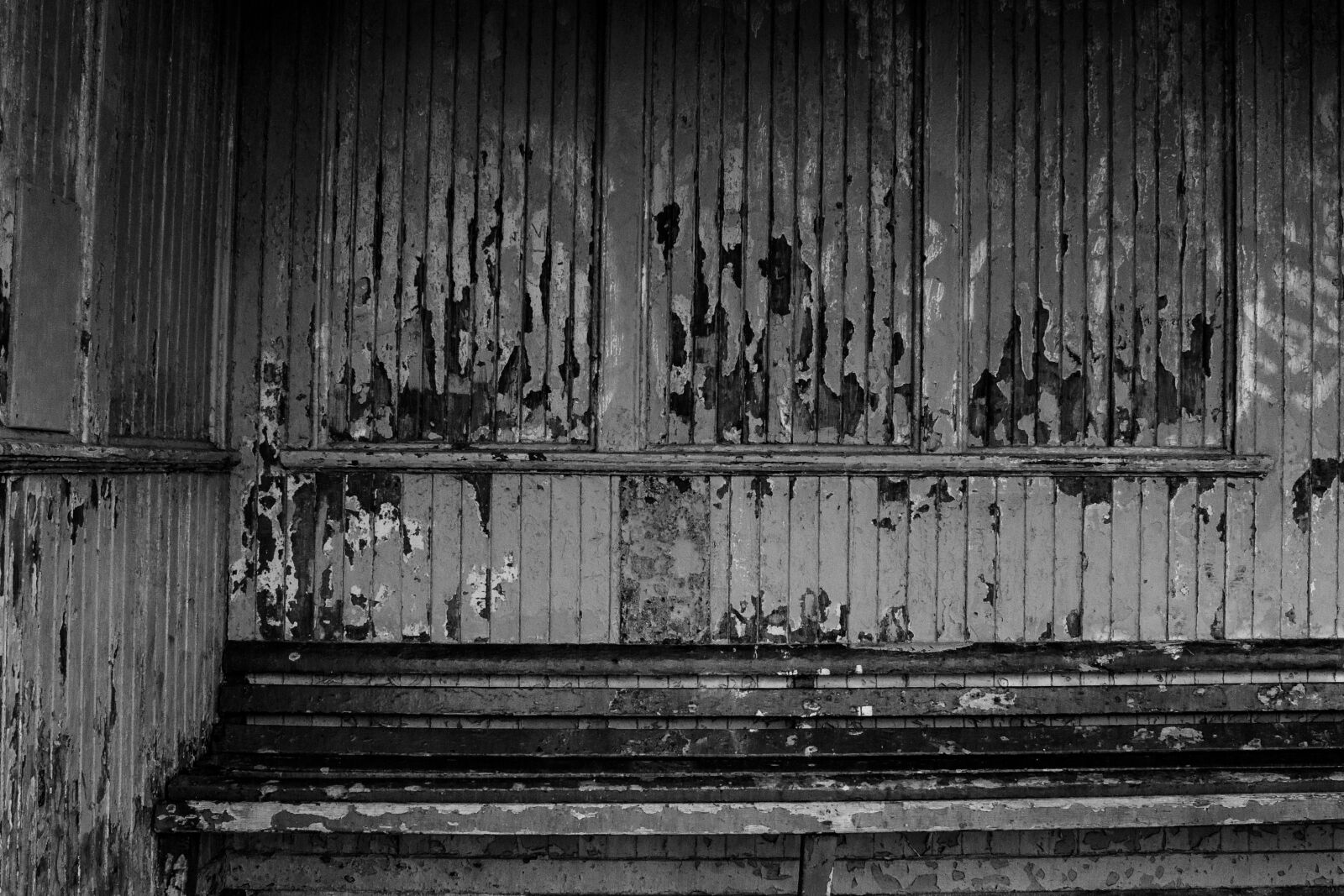 Canon EOS 650D (EOS Rebel T4i / EOS Kiss X6i) sample photo. Rundown, bench, neglected photography