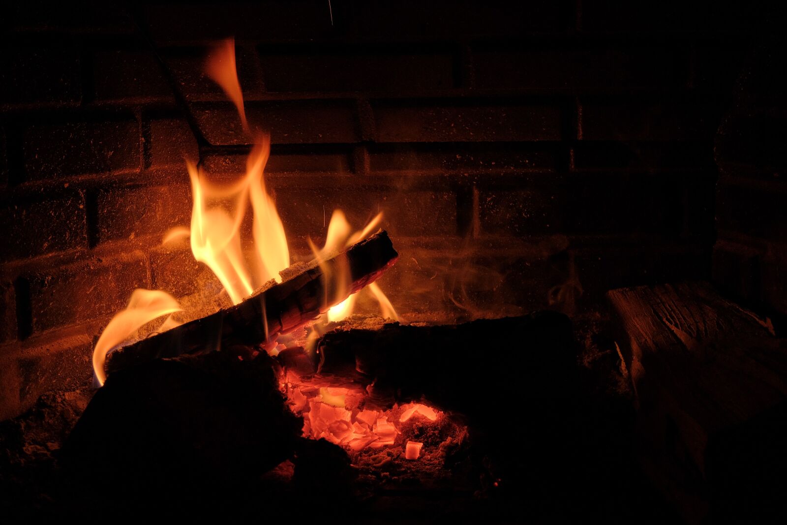 Fujifilm X-T30 sample photo. Flames, fire, warm photography