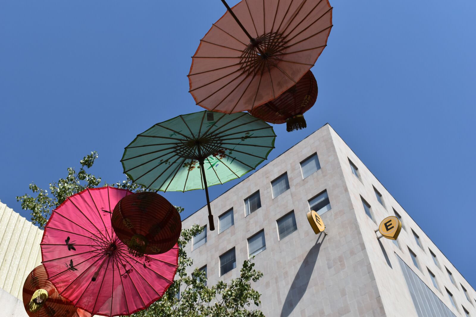 Nikon D5600 sample photo. Sombrillas, barrio chino, china photography