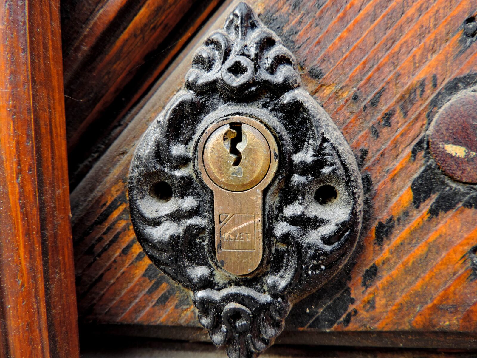 Nikon Coolpix P520 sample photo. Baroque, cast iron, detail photography
