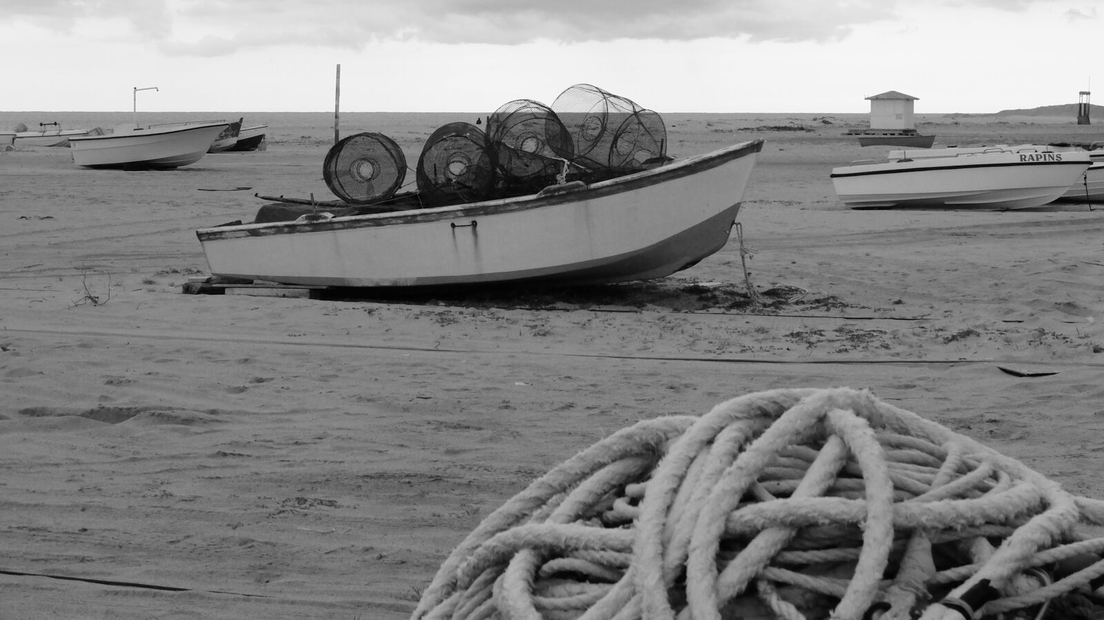 Fujifilm X20 sample photo. Boat, fishermen, beach photography