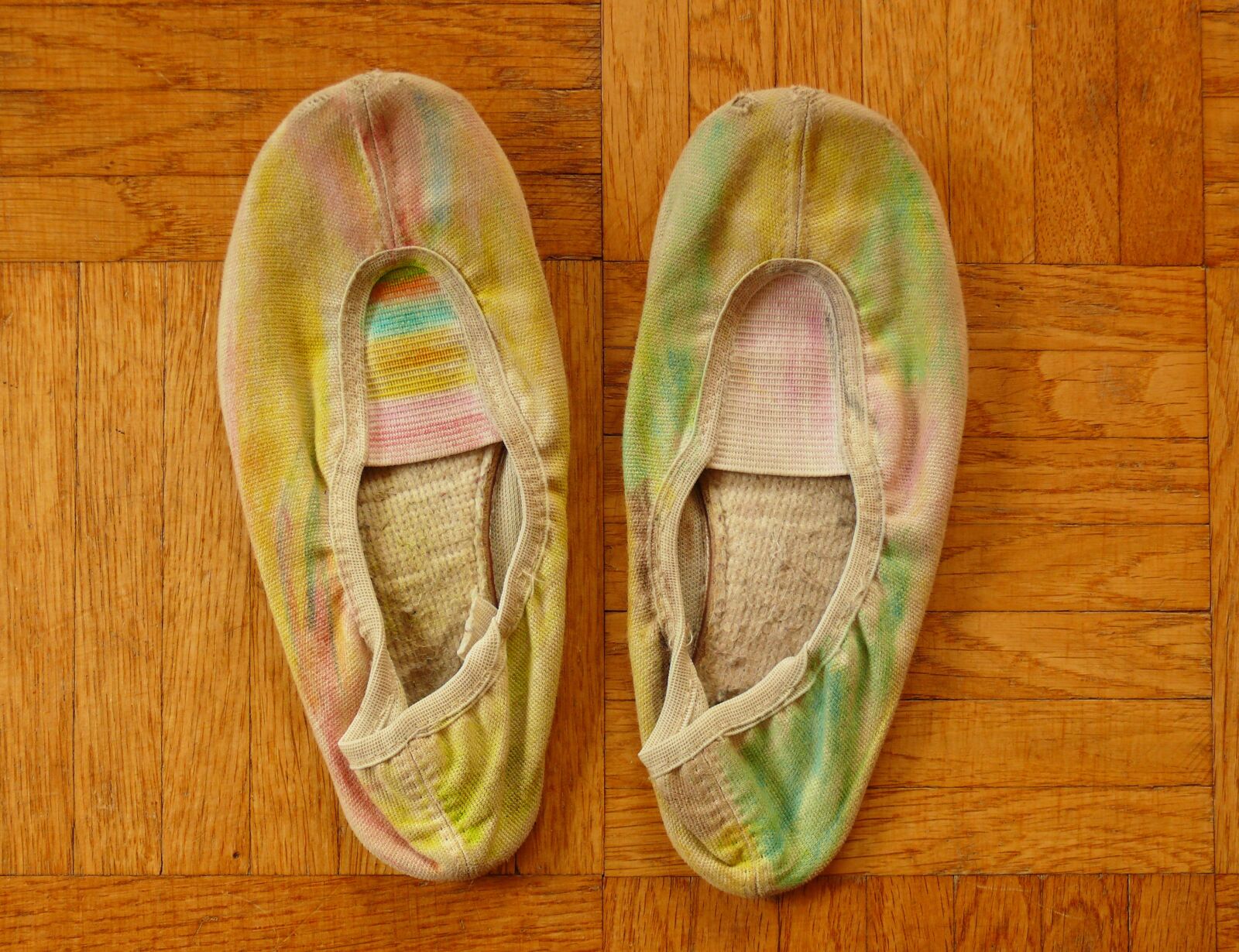 Panasonic DMC-FZ50 sample photo. Old shoes, slippers, parquet photography