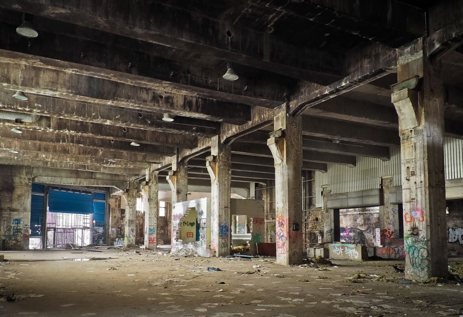 Olympus OM-D E-M10 sample photo. Lost places, rooms, abandoned photography