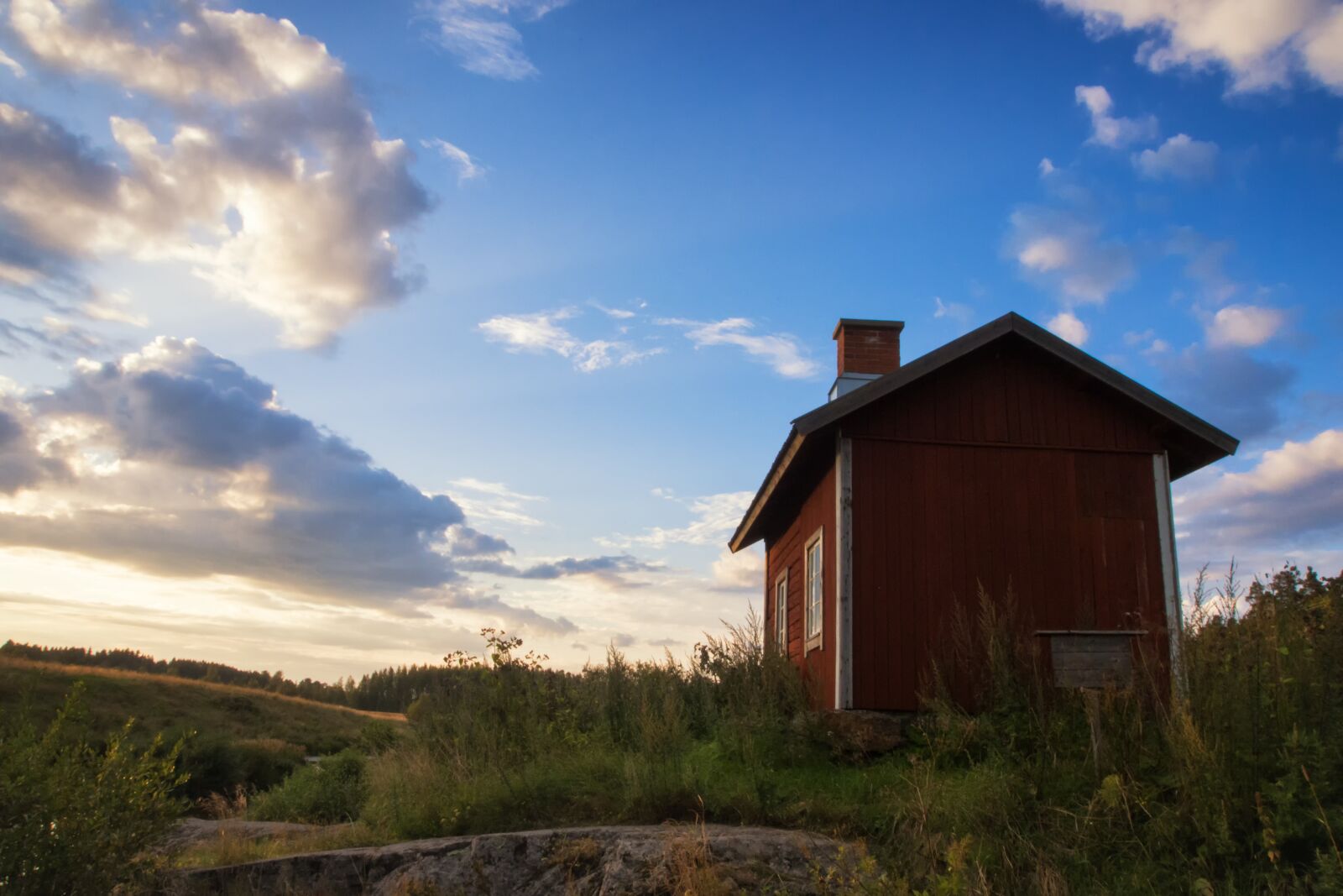 Olympus OM-D E-M5 sample photo. Red, hut, evening photography