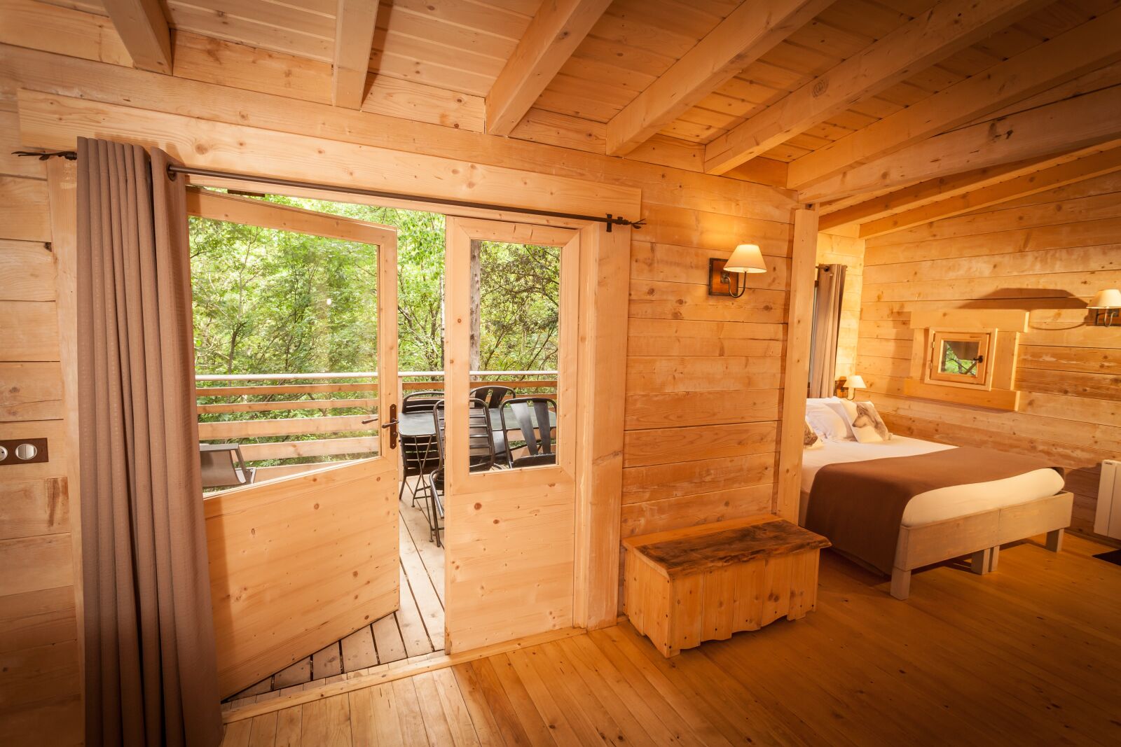 Canon EOS 5D Mark II + Canon EF 17-40mm F4L USM sample photo. Cabins in the woods photography