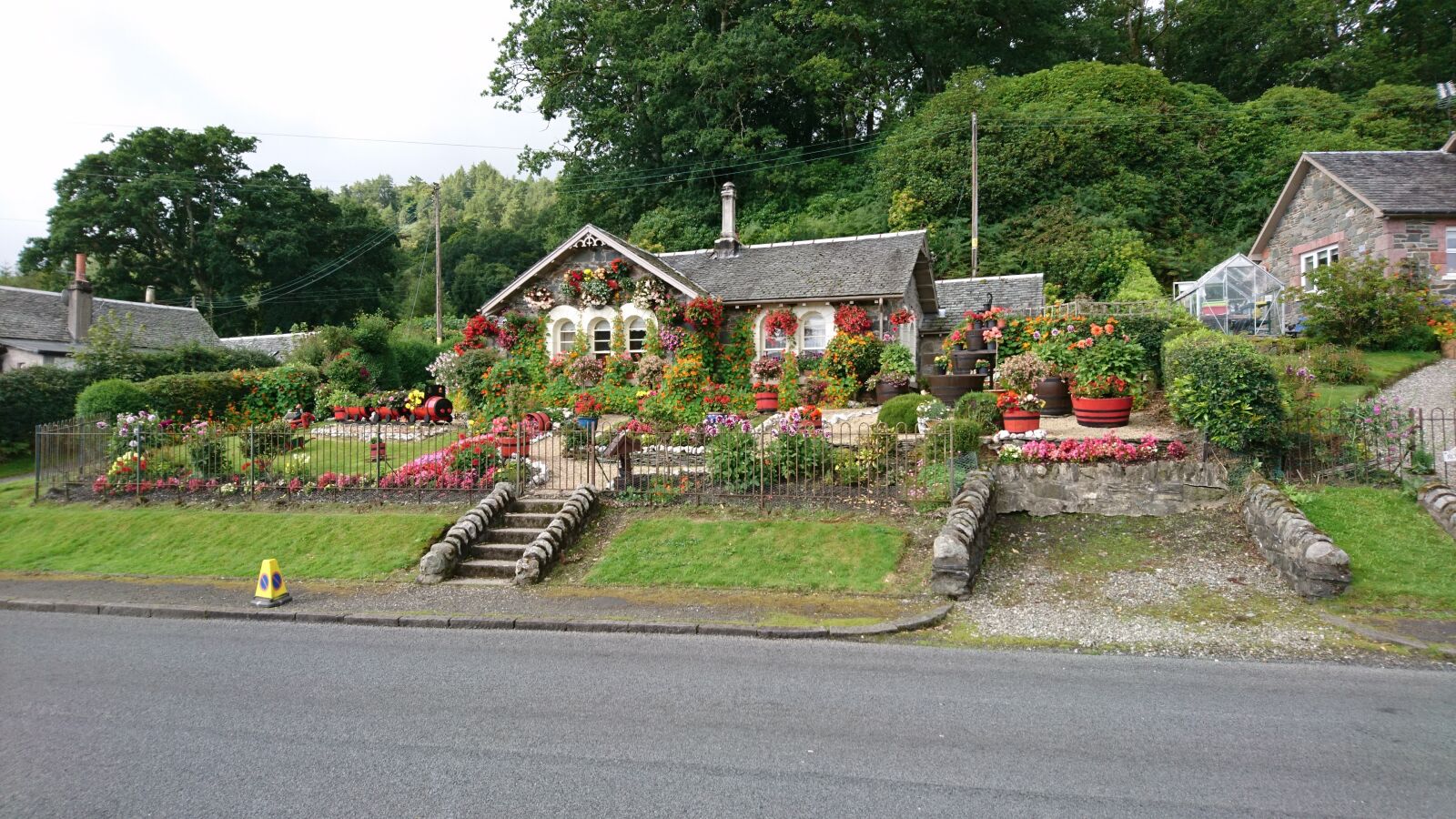 Sony Xperia X sample photo. Luss, scotland, cottage photography