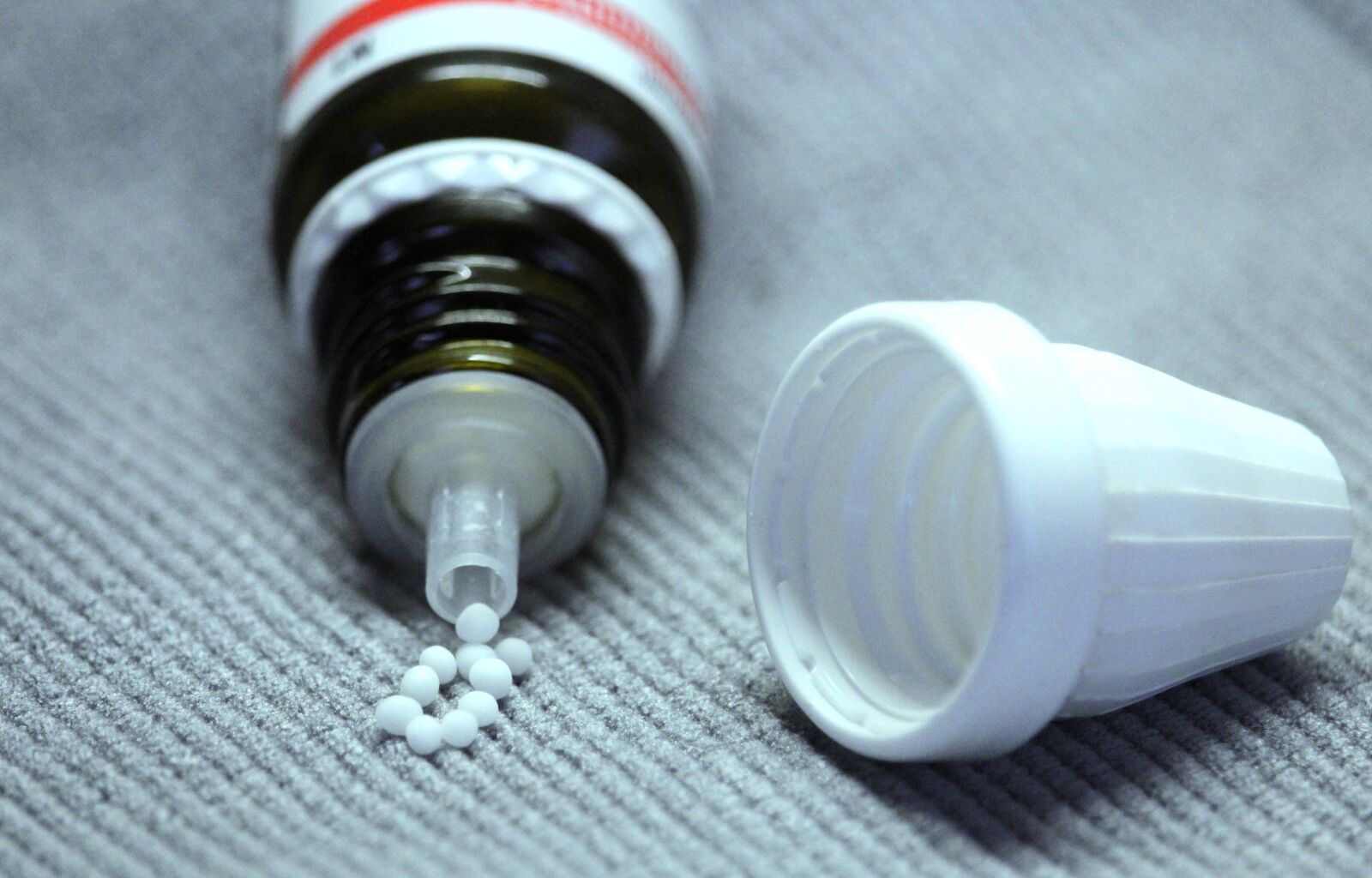 Canon EOS 1200D (EOS Rebel T5 / EOS Kiss X70 / EOS Hi) sample photo. Globuli, homeopathy, beads photography