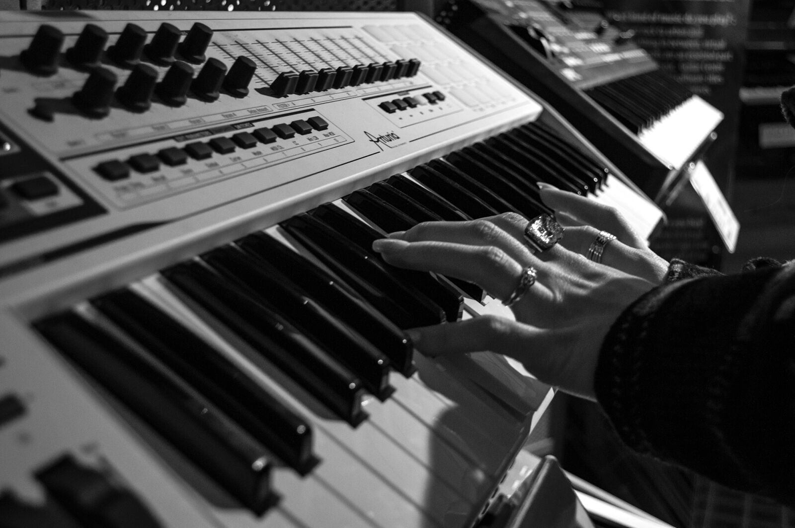 Nikon D3200 sample photo. Black, and, white, hands photography