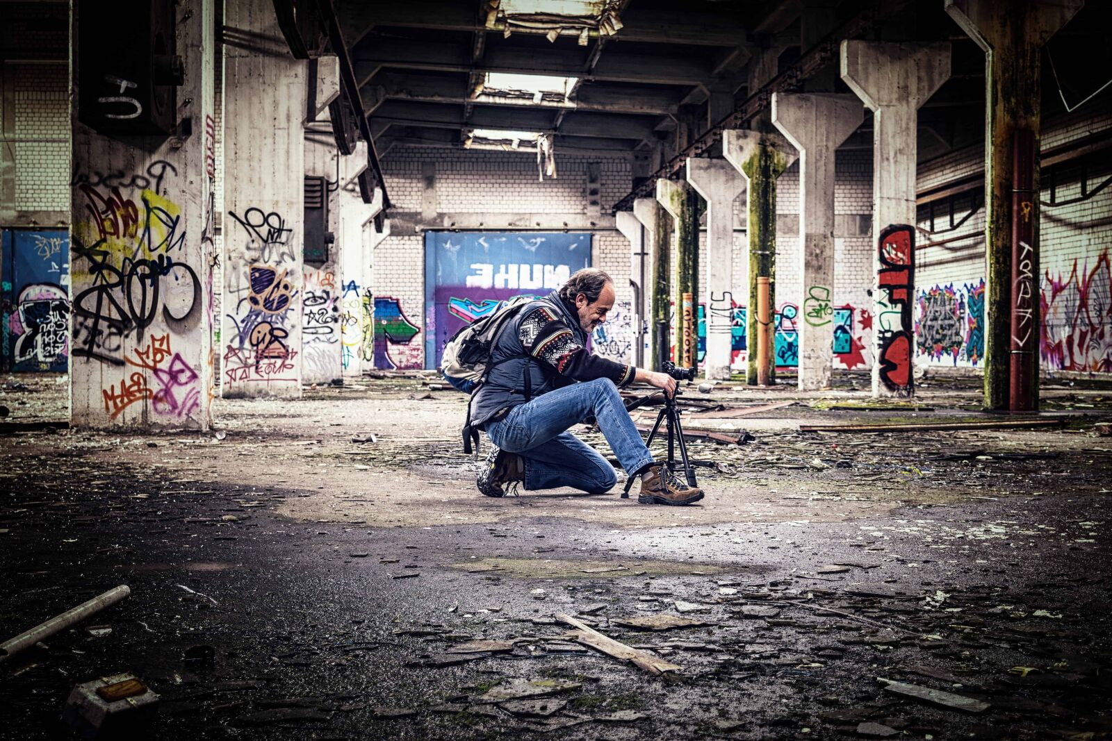 Nikon D3300 sample photo. Street, graffiti, man, photographer photography