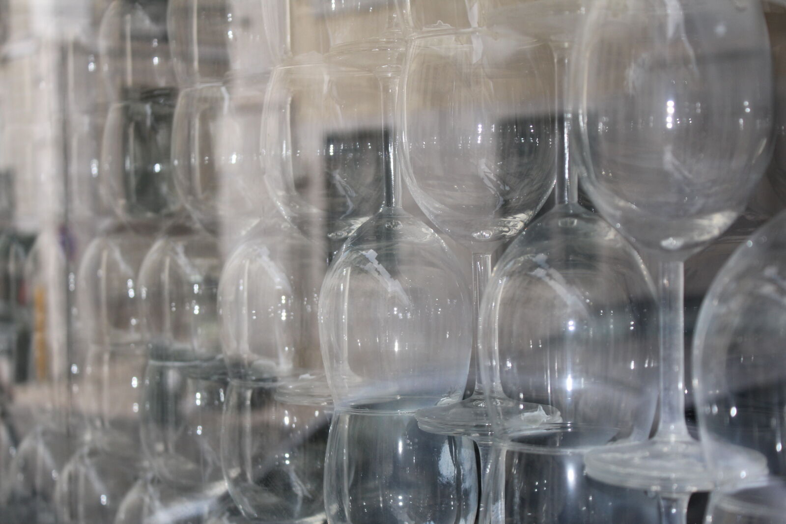 Canon EOS 550D (EOS Rebel T2i / EOS Kiss X4) sample photo. Glass, container, reflections, wall photography