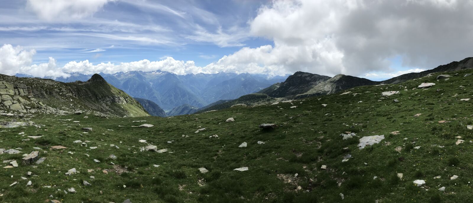 iPhone 7 back camera 3.99mm f/1.8 sample photo. Towards landarenca, alpine route photography
