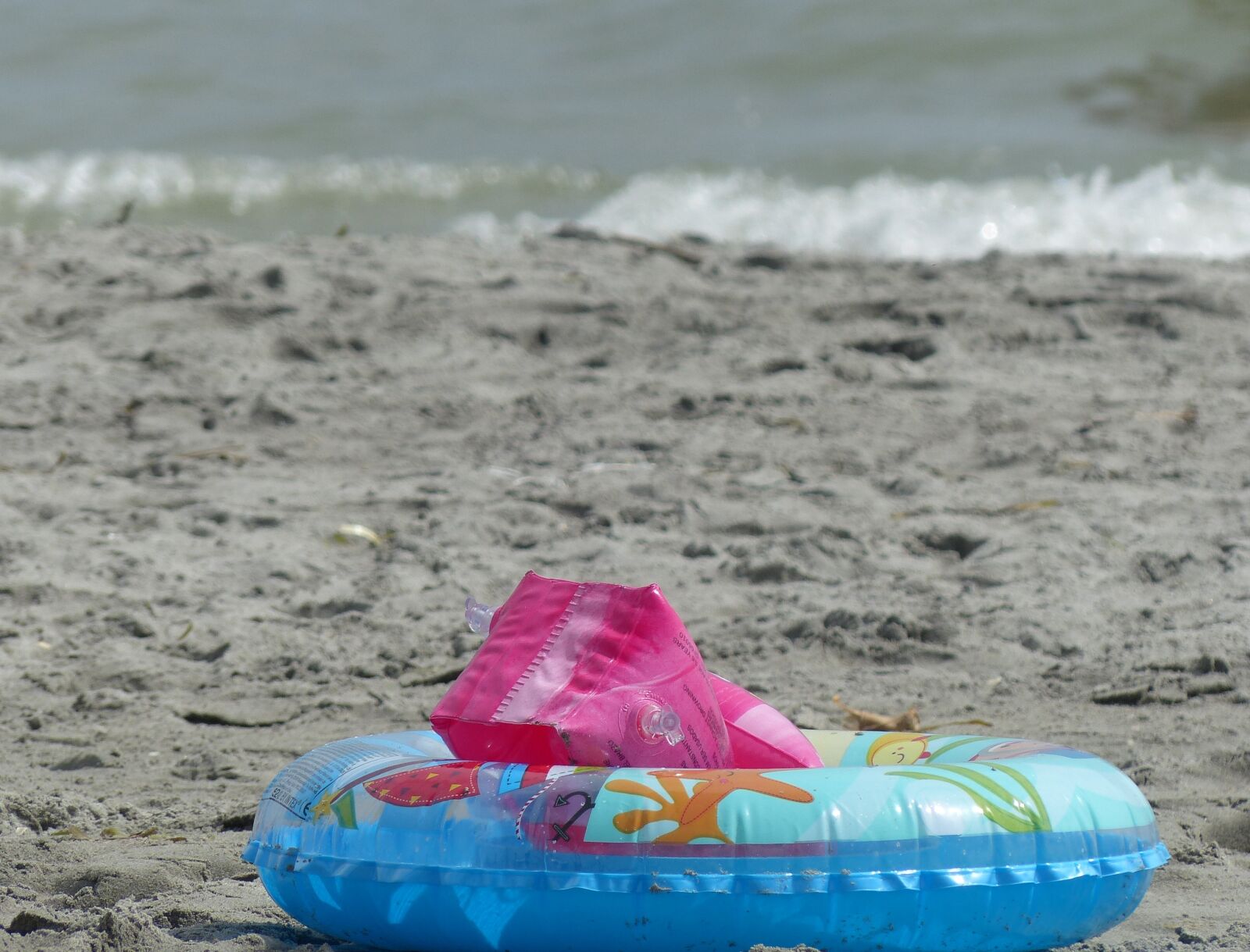 Panasonic Lumix DMC-FZ200 sample photo. Beach, bathing, buoy photography
