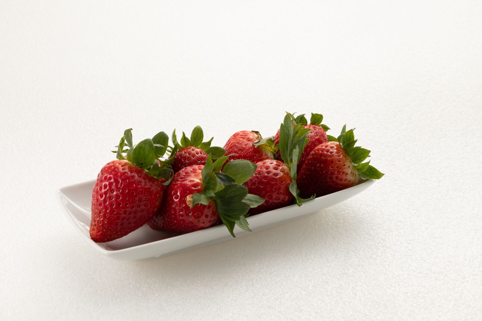 Canon EF 85mm F1.8 USM sample photo. Strawberries, fruit, nutrition photography