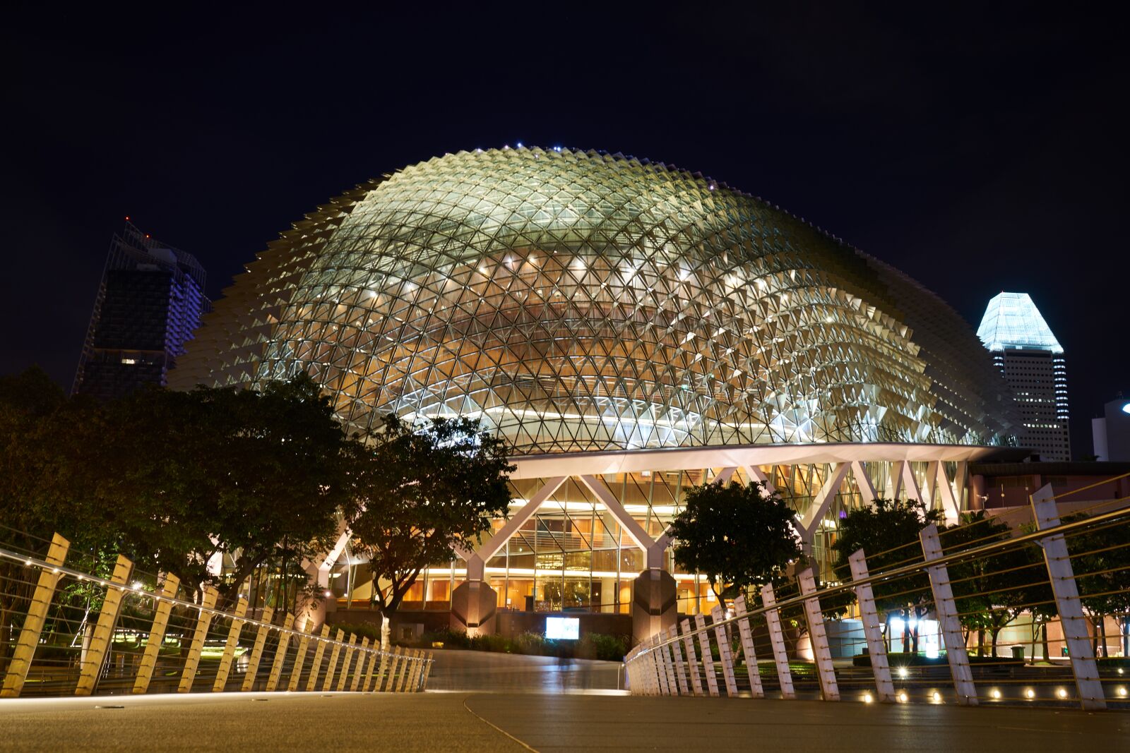 Sony a7R II sample photo. Singapore, asian, building photography