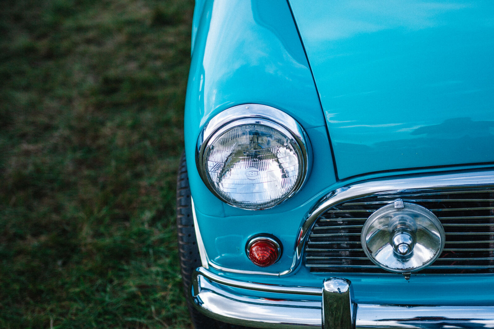 Canon EF 28-70mm f/2.8L USM sample photo. Automobile, automotive, bumper, car photography