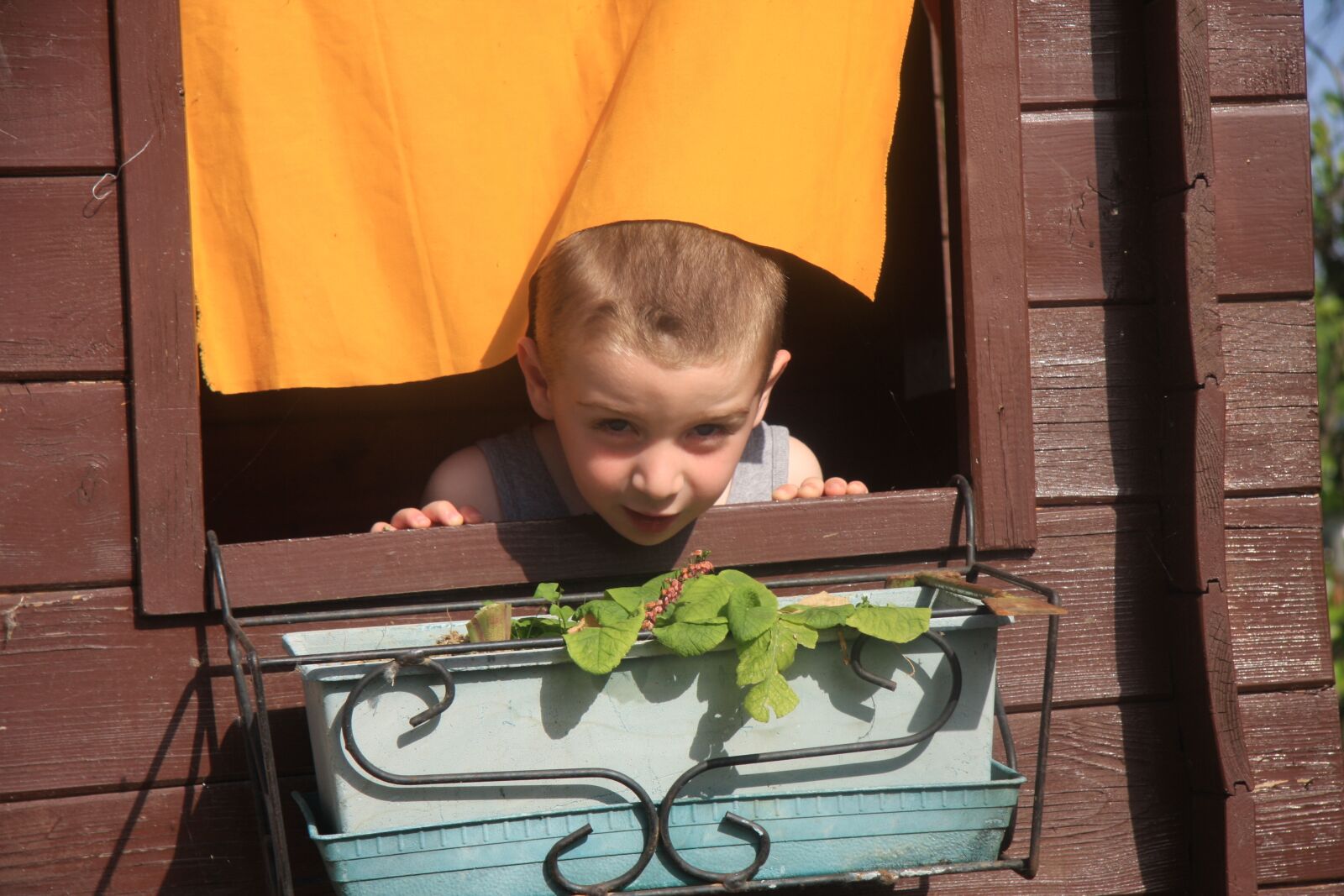 Canon EOS 40D sample photo. Child, window, yellow photography