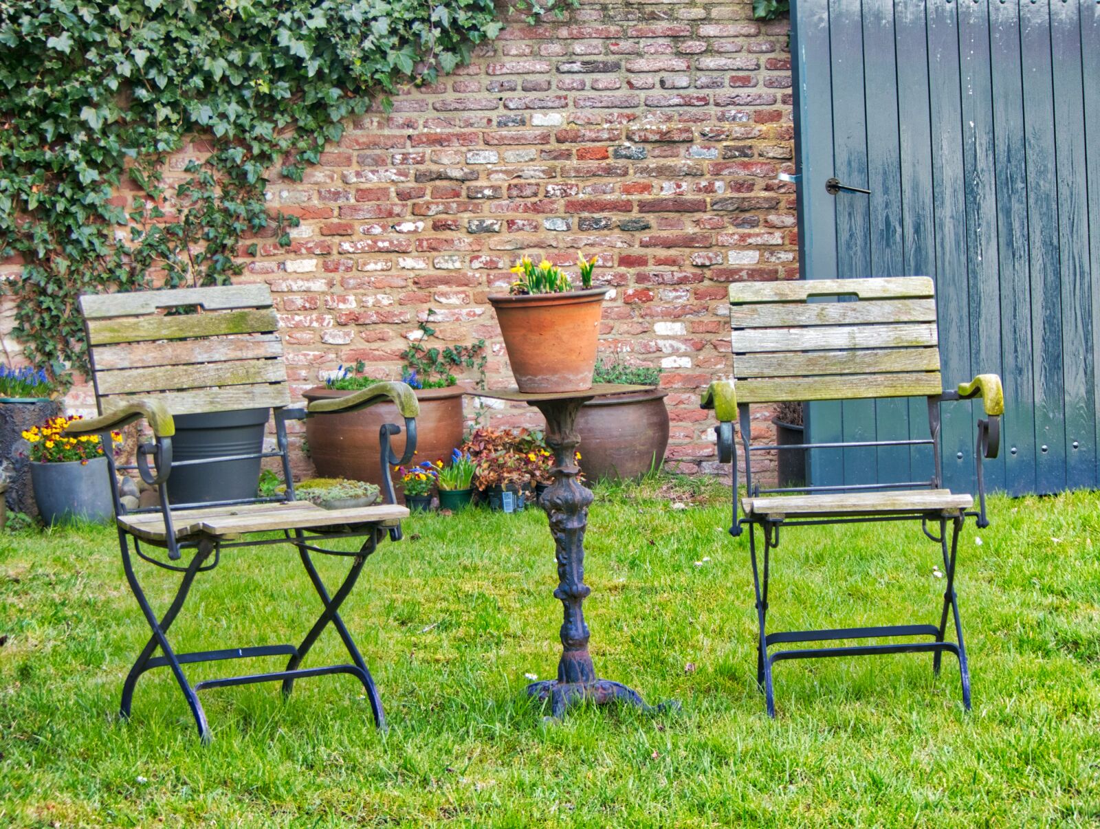 Panasonic Lumix DMC-FZ300 sample photo. Garden, chair, summer photography