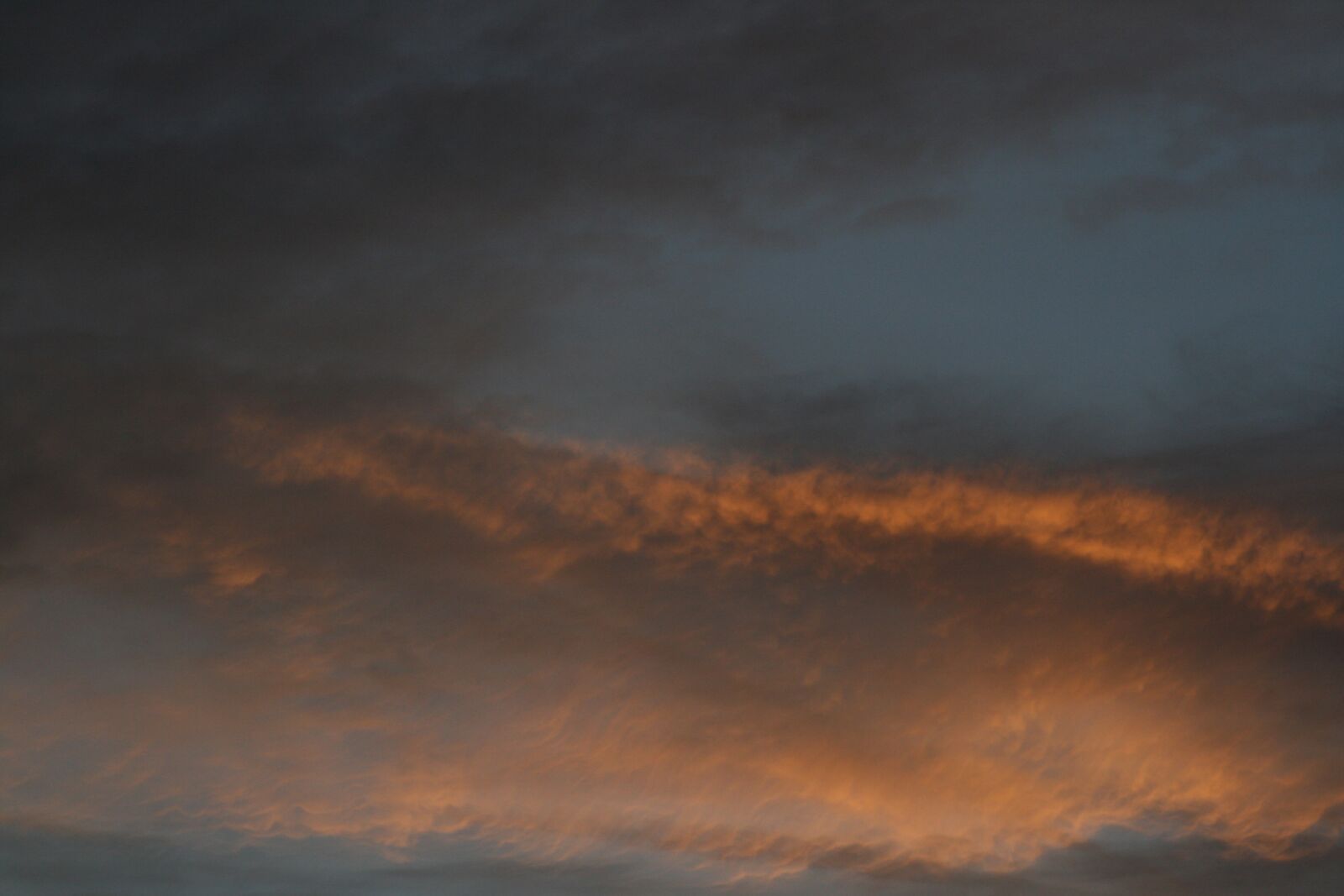 Canon EOS 400D (EOS Digital Rebel XTi / EOS Kiss Digital X) sample photo. Morning, sky, clouds photography