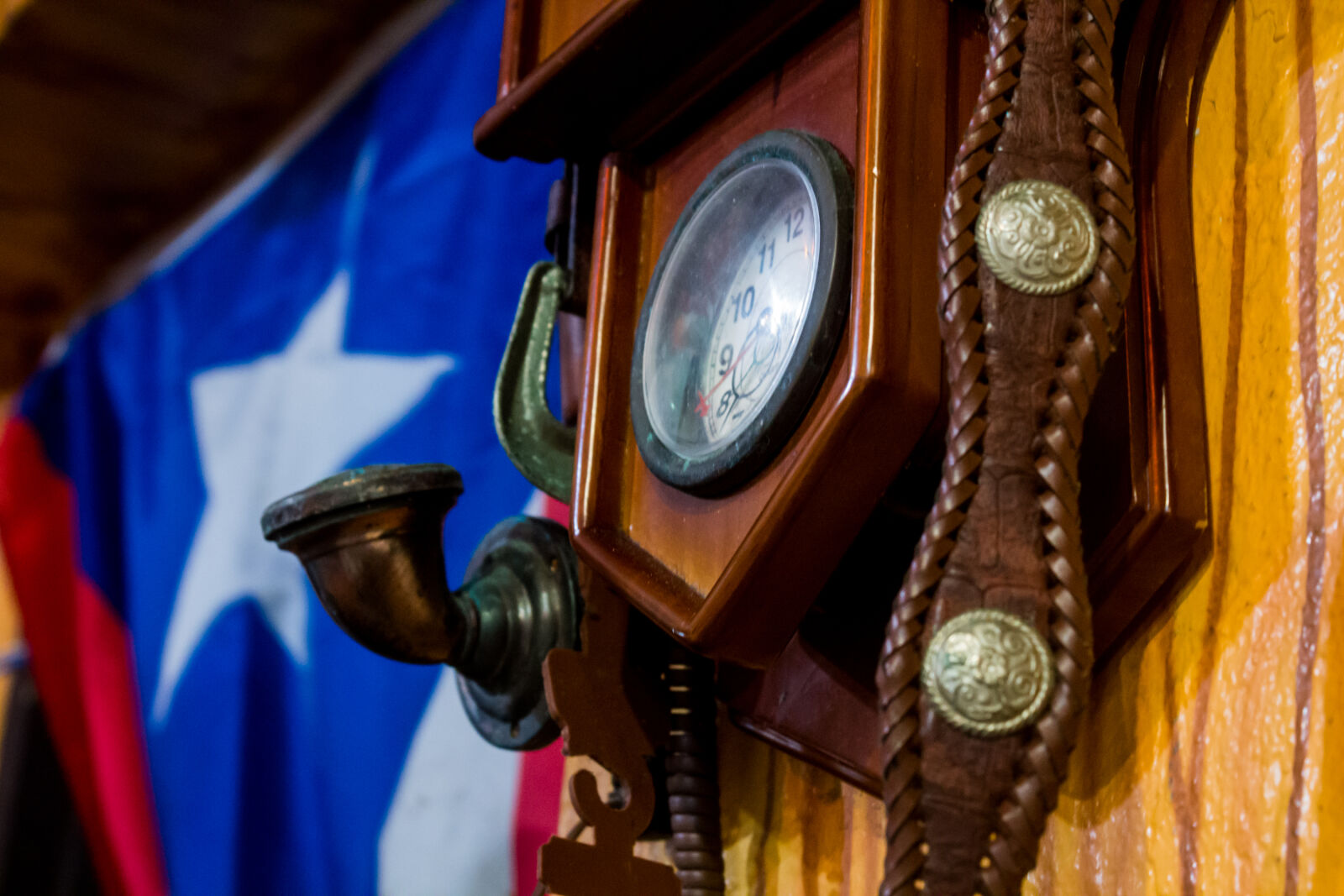 Canon EOS 600D (Rebel EOS T3i / EOS Kiss X5) sample photo. Flag, horse, tackle, old photography