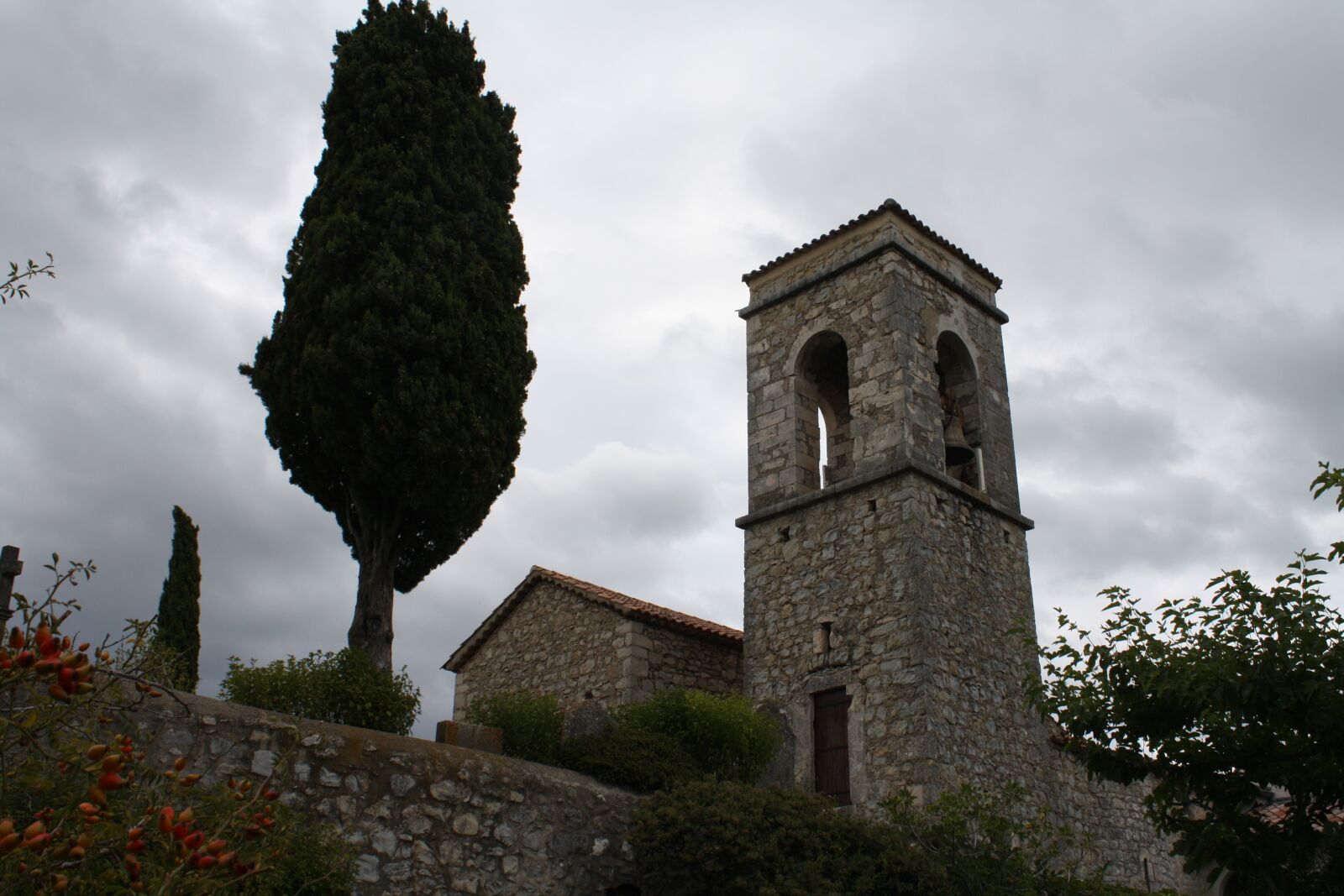 Canon EOS 1000D (EOS Digital Rebel XS / EOS Kiss F) sample photo. Ardèche, church, france photography