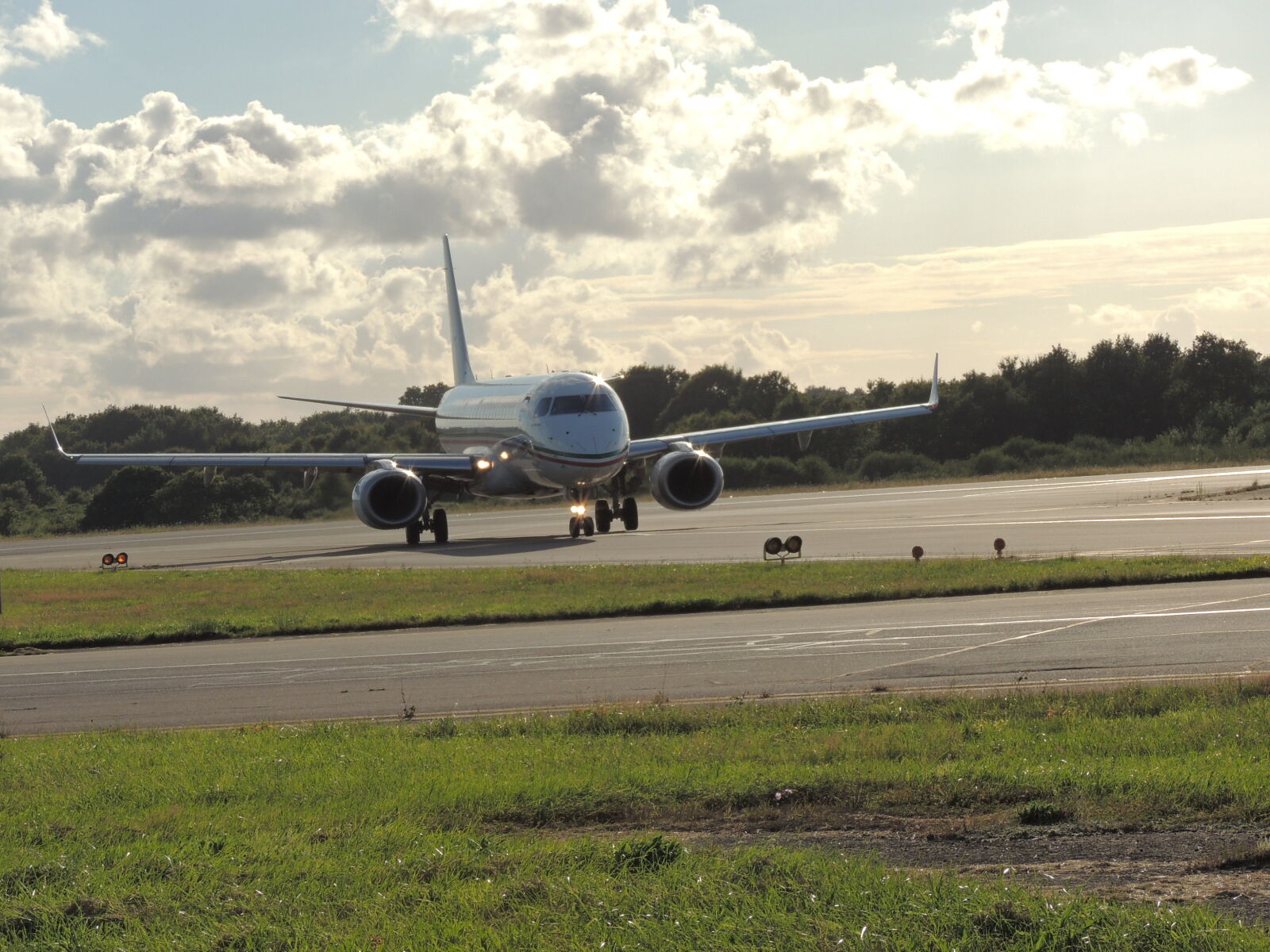 Nikon Coolpix P510 sample photo. Aeroplane, aeroplanes, embraer, erj photography