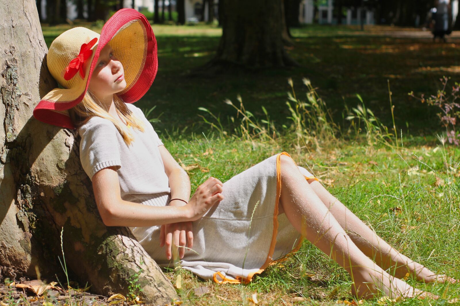 Canon EOS 1100D (EOS Rebel T3 / EOS Kiss X50) sample photo. Girl, summer hat tree photography