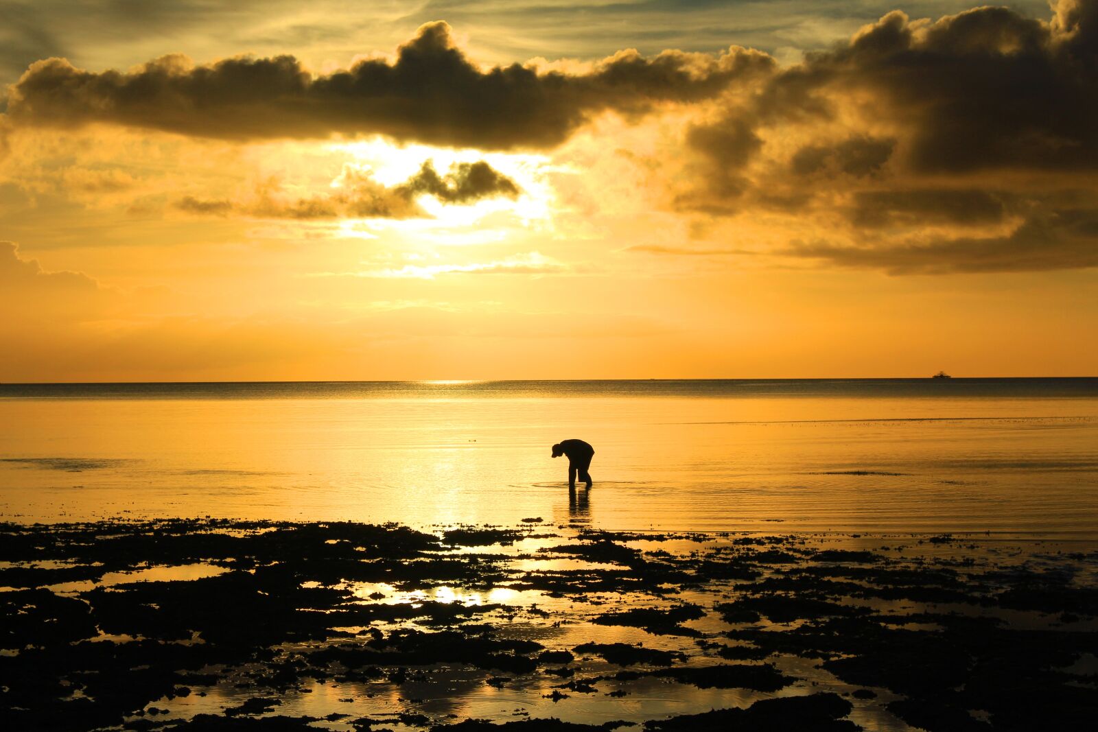 Canon EOS 700D (EOS Rebel T5i / EOS Kiss X7i) sample photo. Sunset, beach, kei islands photography