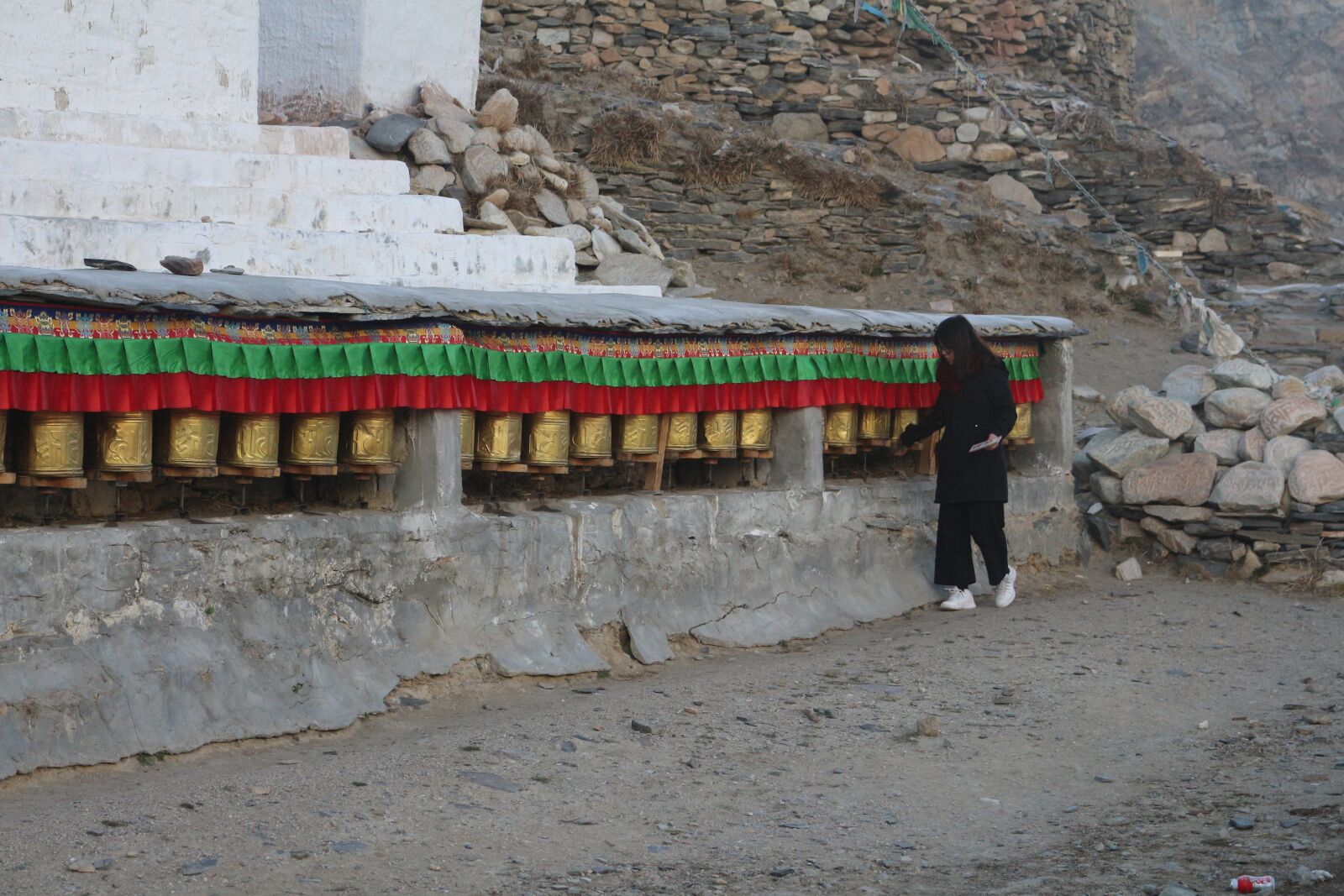 Canon EOS 700D (EOS Rebel T5i / EOS Kiss X7i) + Canon EF-S 18-55mm F3.5-5.6 IS STM sample photo. Temple, tibet, china photography