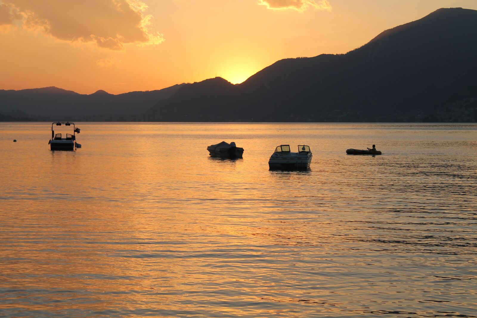Canon EOS 1100D (EOS Rebel T3 / EOS Kiss X50) sample photo. Italy, sunset, boats photography
