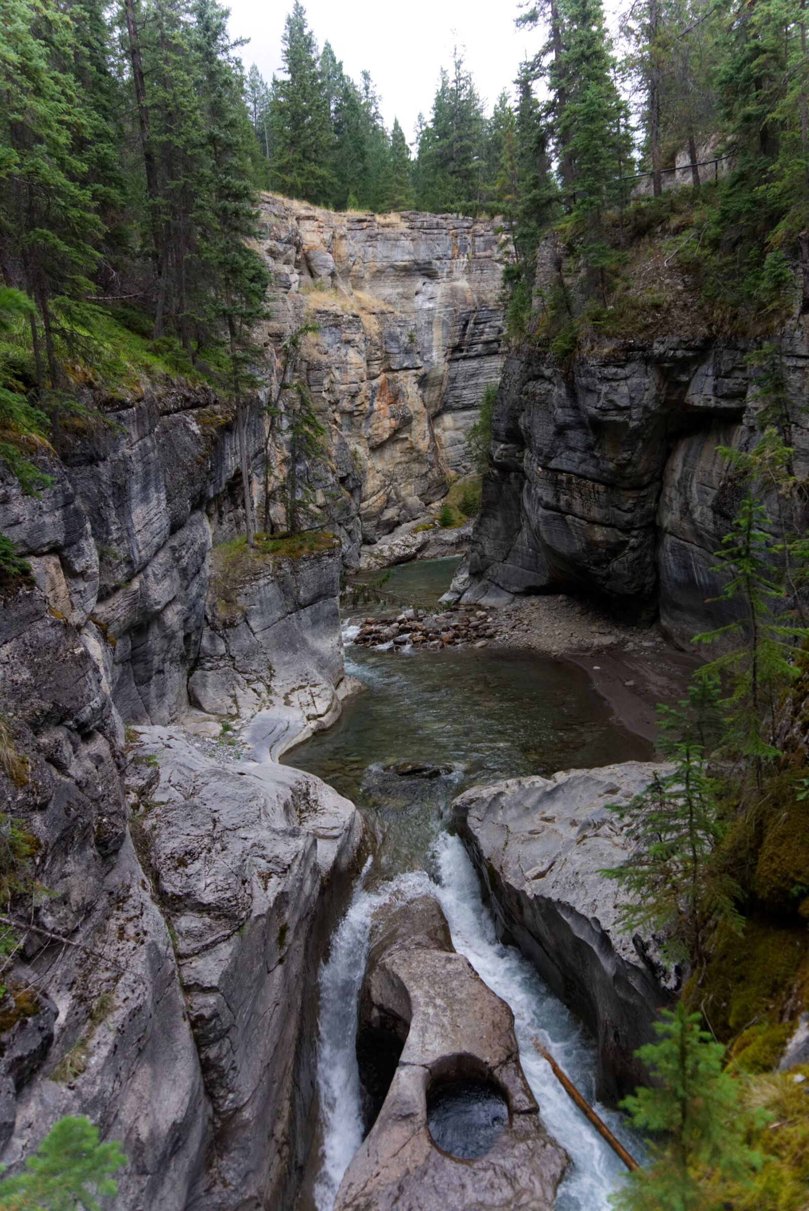 Sony Alpha a5000 (ILCE 5000) sample photo. Canyon, maligne canyon, outdoor photography