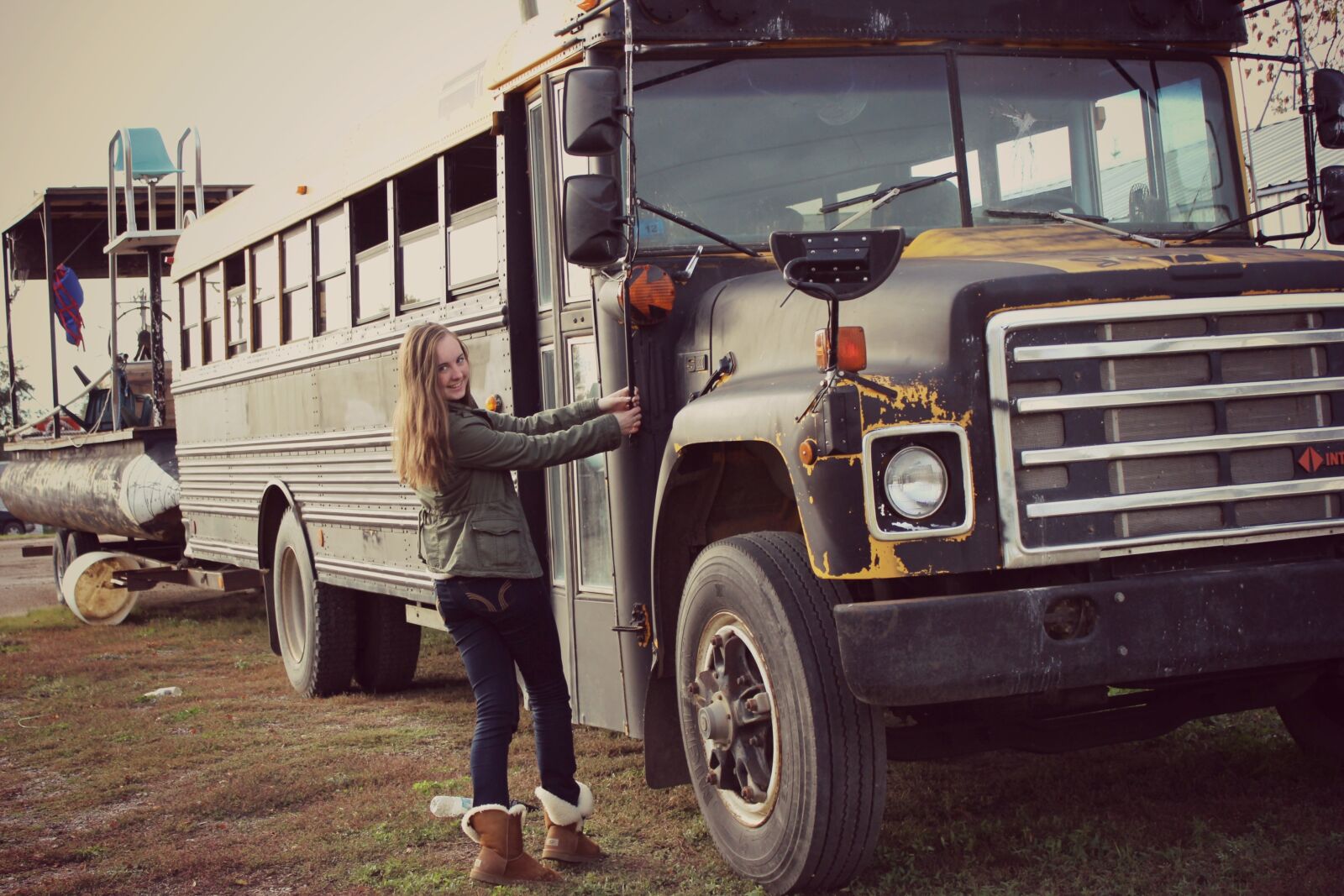 Canon EOS 600D (Rebel EOS T3i / EOS Kiss X5) sample photo. Old bus, old car photography
