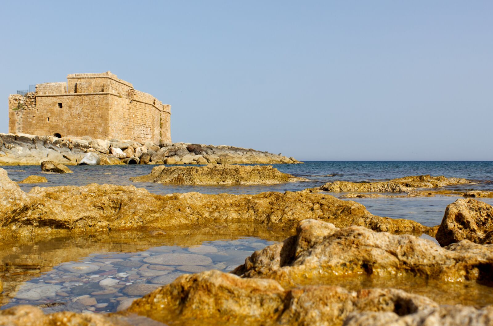 Canon EOS 1300D (EOS Rebel T6 / EOS Kiss X80) sample photo. Castle, defense, sea photography