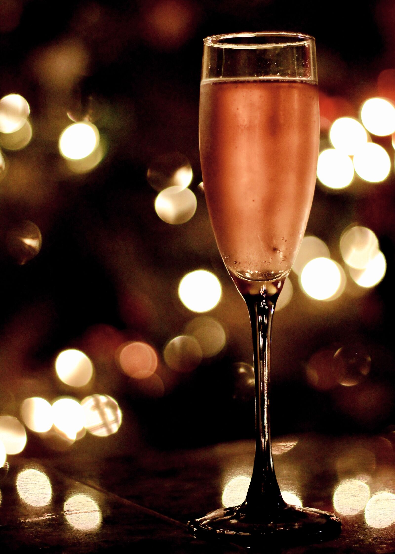 Canon EOS 550D (EOS Rebel T2i / EOS Kiss X4) sample photo. Champagne, holiday, new year photography