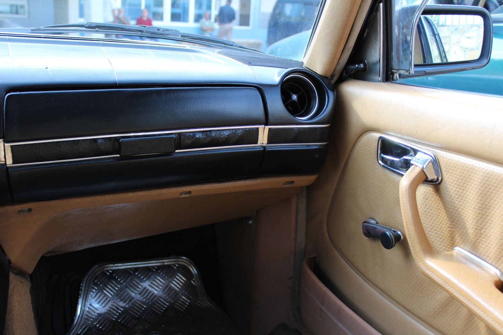 Canon EOS 1200D (EOS Rebel T5 / EOS Kiss X70 / EOS Hi) sample photo. Mercedes, car, vintage photography