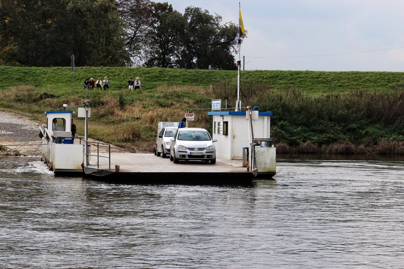 Canon EF-S 55-250mm F4-5.6 IS II sample photo. Ferry, auto, river photography