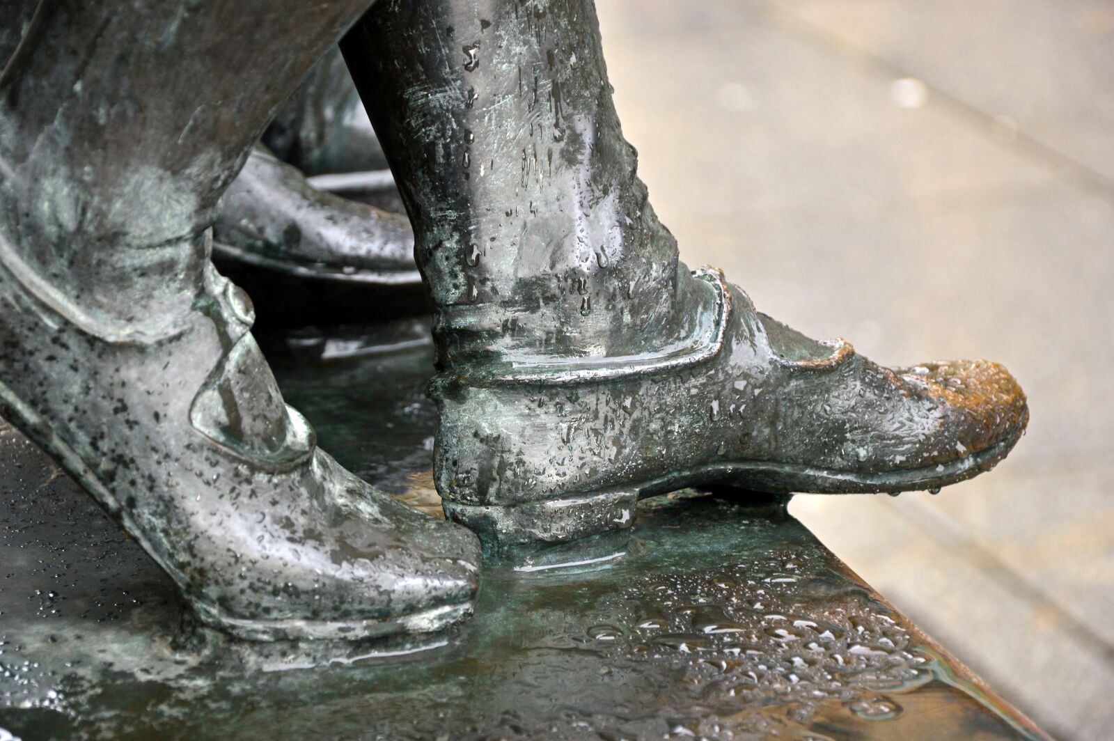 Nikon D3200 sample photo. Sculpture, feet, shoes photography