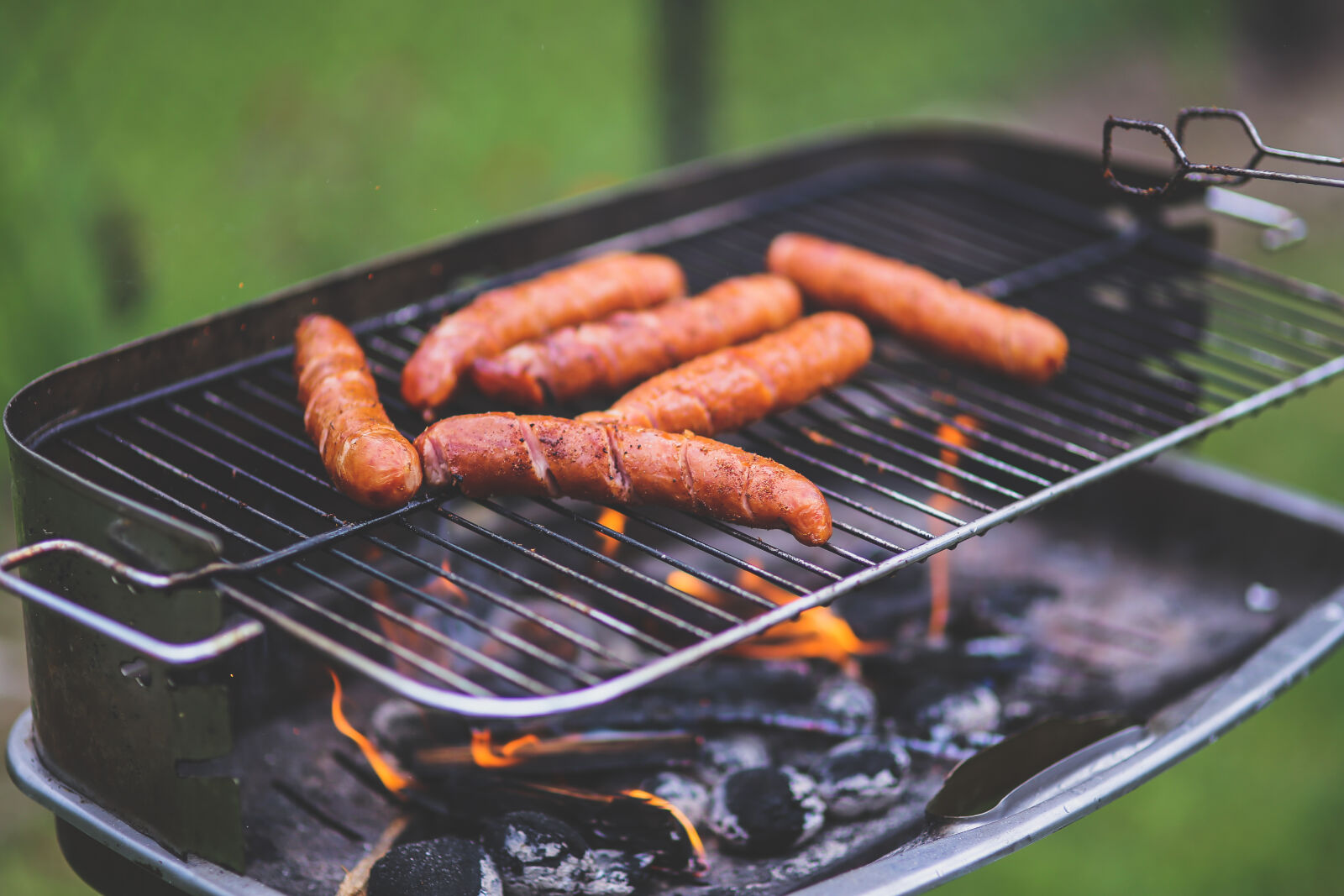 Canon EOS 6D + Sigma 85mm F1.4 EX DG HSM sample photo. Grilling, sausages photography