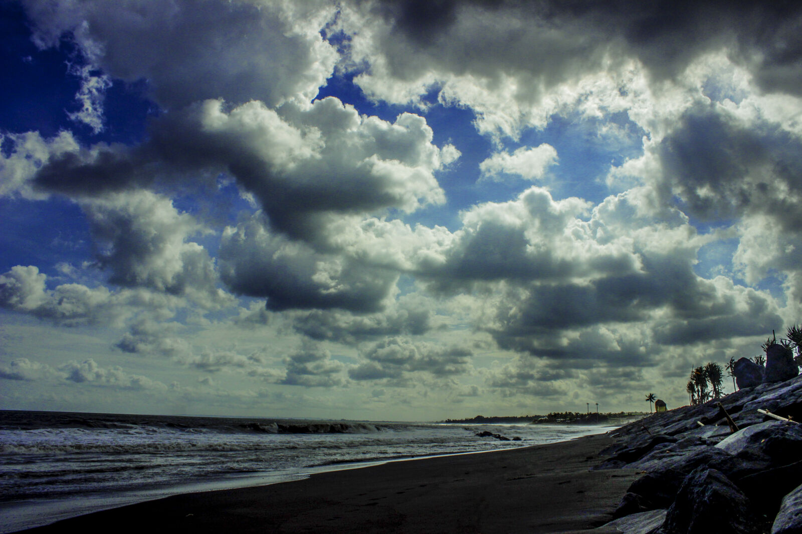 Canon EOS 600D (Rebel EOS T3i / EOS Kiss X5) sample photo. Blue, sky, clouds, dark photography