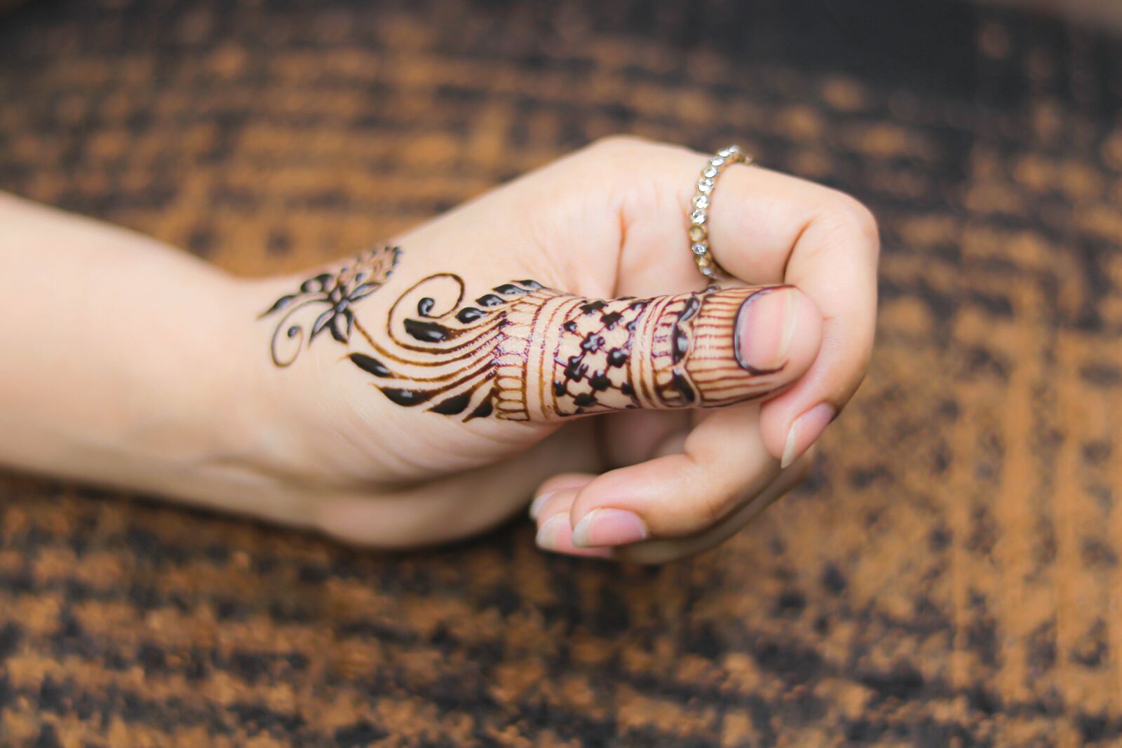 Canon EOS 80D sample photo. Mehandi, style, skin photography