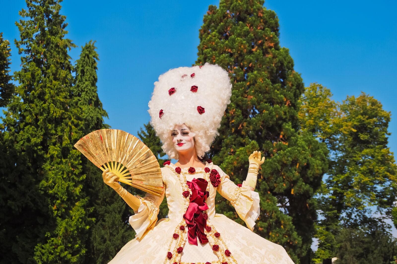 Olympus OM-D E-M10 sample photo. Costume, baroque, clothing photography