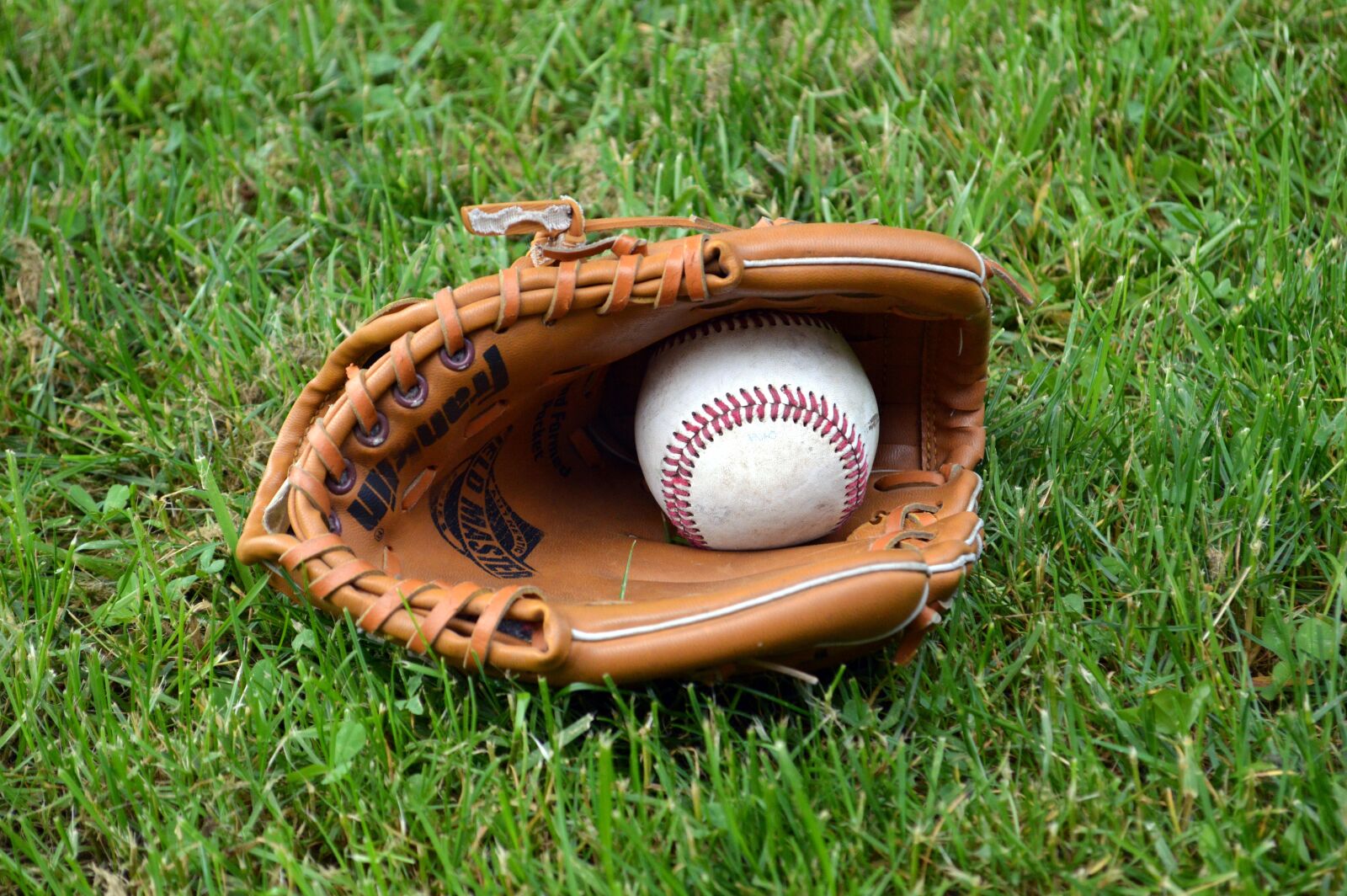Nikon D3200 sample photo. Baseball, glove, ball photography