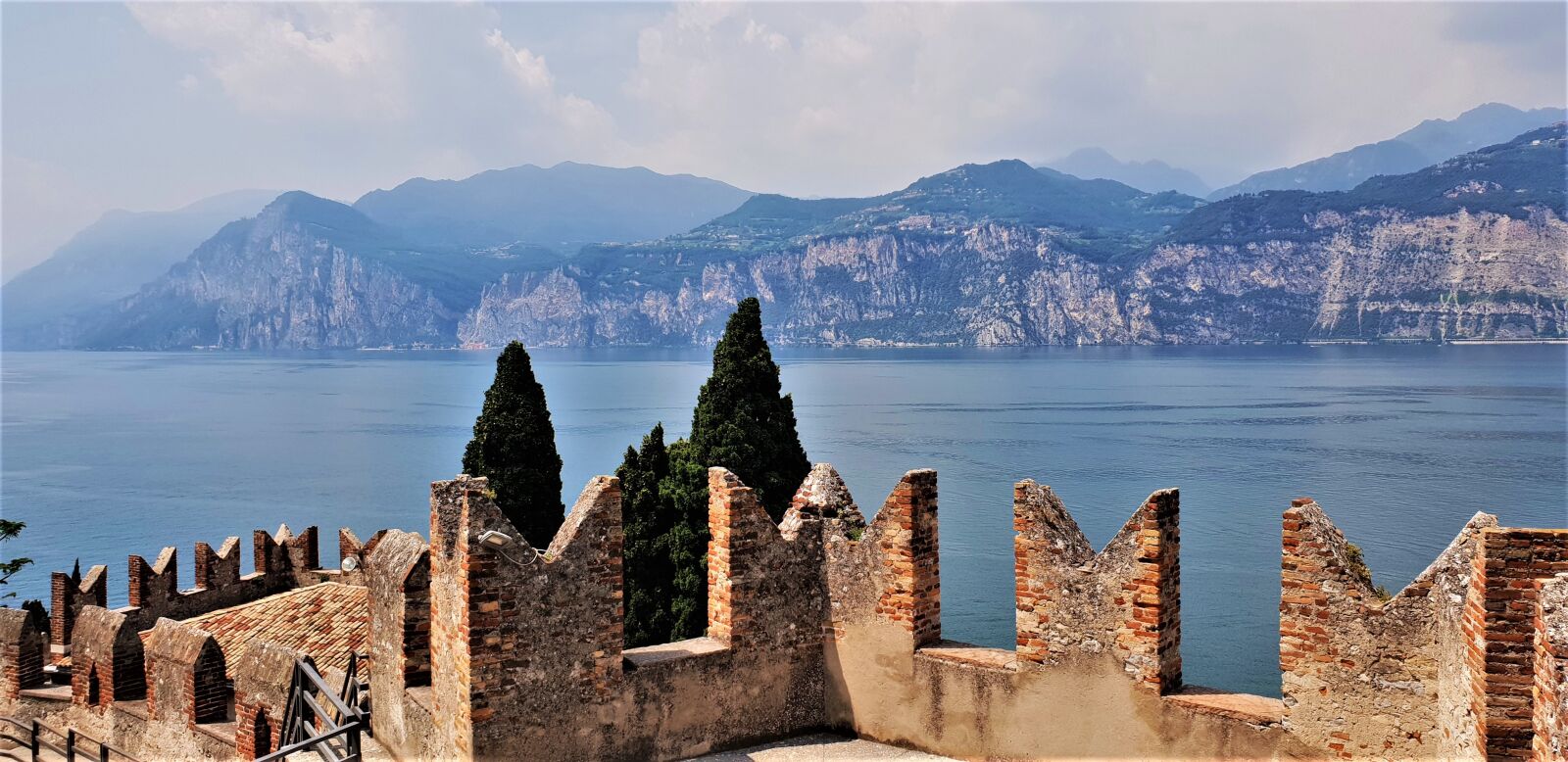 Samsung Galaxy S9 sample photo. Castle, lake, mountains photography