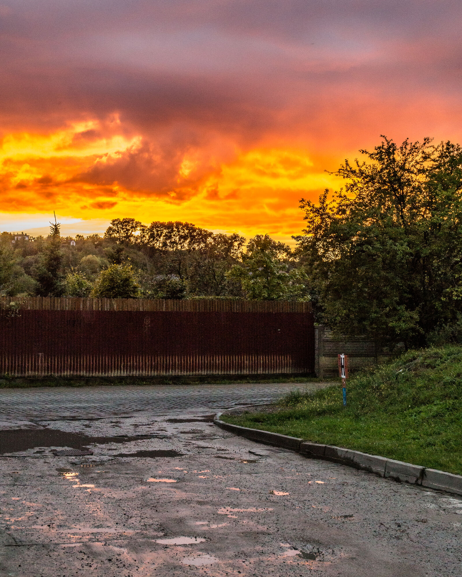 Canon EOS 6D + Canon EF 50mm F1.4 USM sample photo. City, clouds, colorful, fire photography