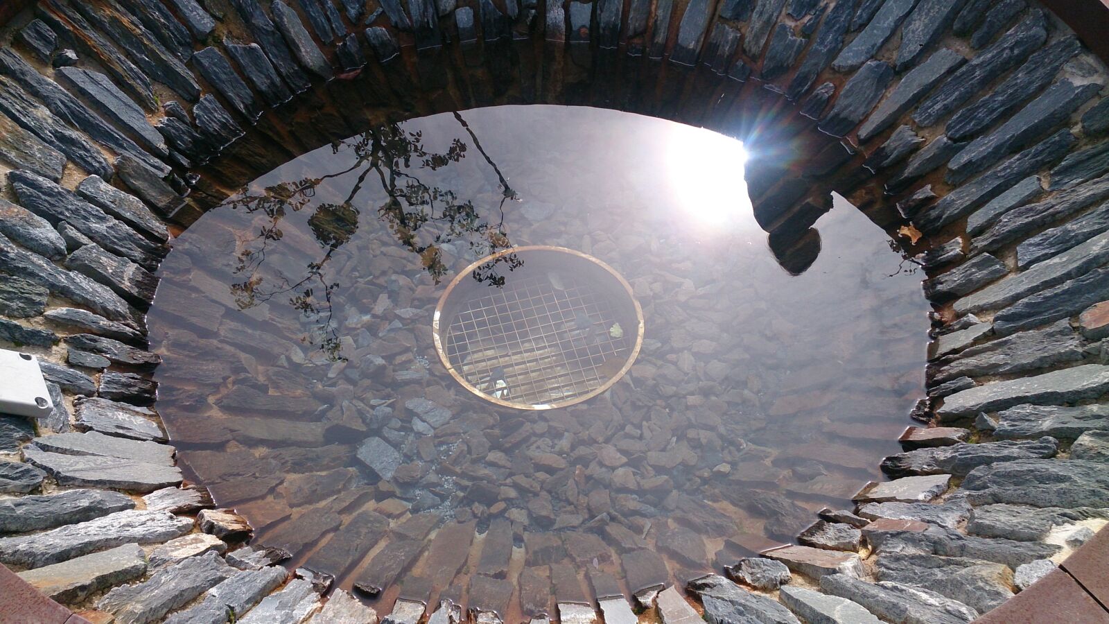 Sony Xperia Z sample photo. Water, fountain, mirroring photography