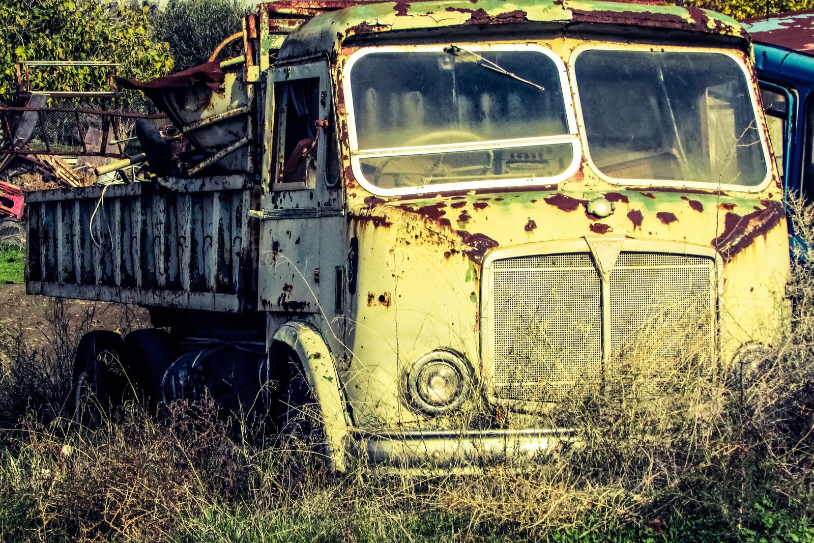 Canon PowerShot SX400 IS sample photo. Truck, old, vehicle photography