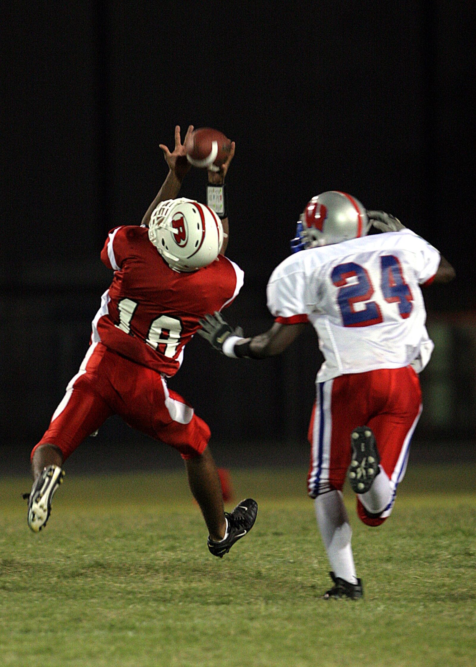 Canon EOS 20D sample photo. Football, receiver, catch photography